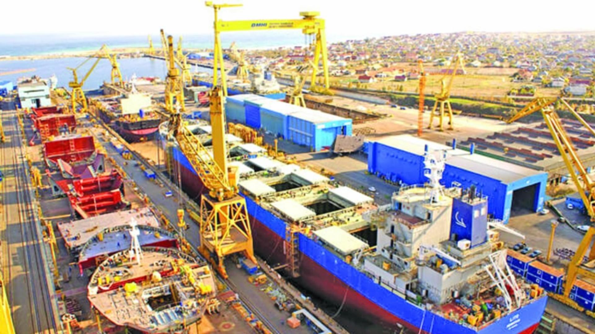 Angajaţii Şantierului Naval Mangalia, proteste în faţa Ministerului Economiei şi a Guvernului