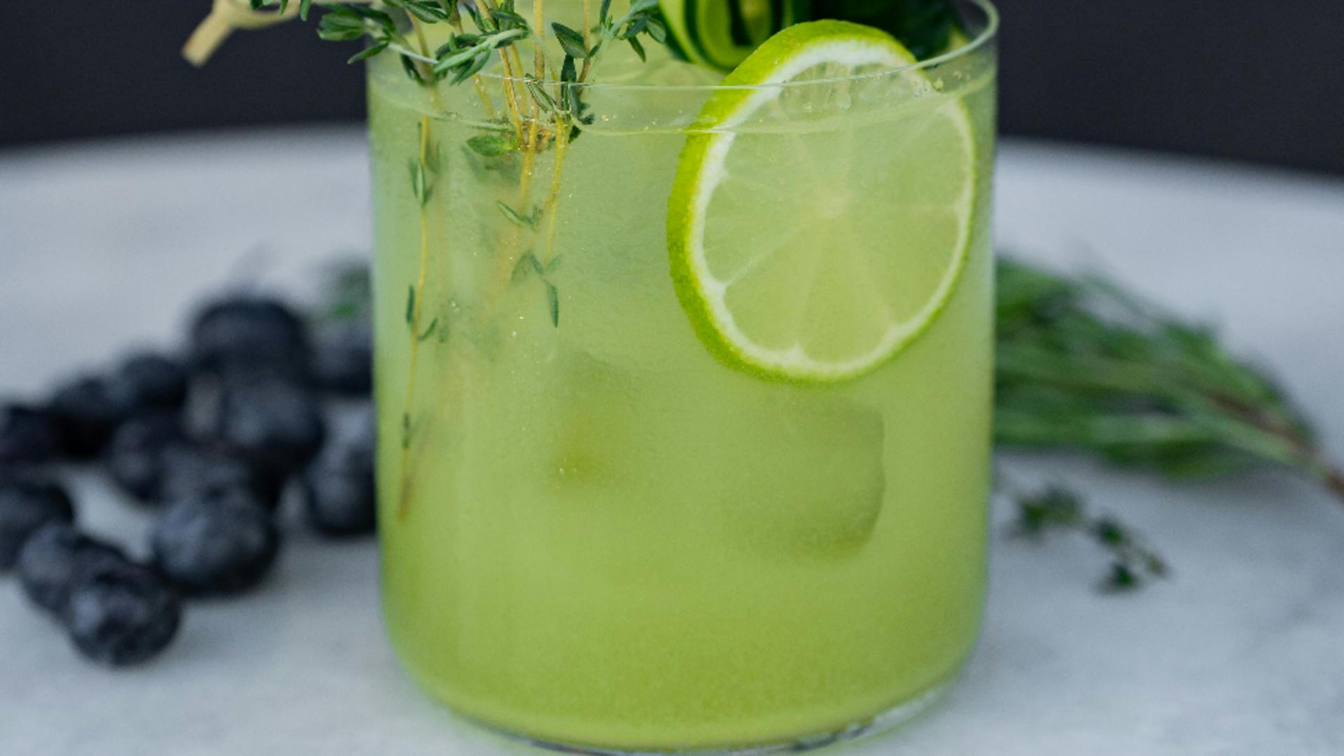 Sirop de mentă. Un remediu natural, parfumat, răcoritor și revigorant. De ce trebuie să-l ai toată vara la îndemână?