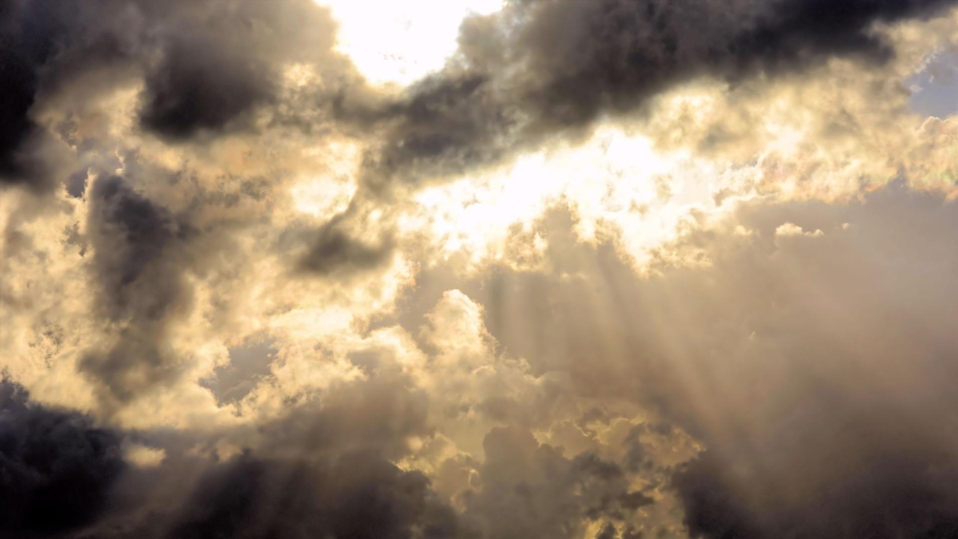 Vremea în România, 10 mai 2025: păstrăm umbrela la îndemână – frig, ploi și lapoviță în unele zone