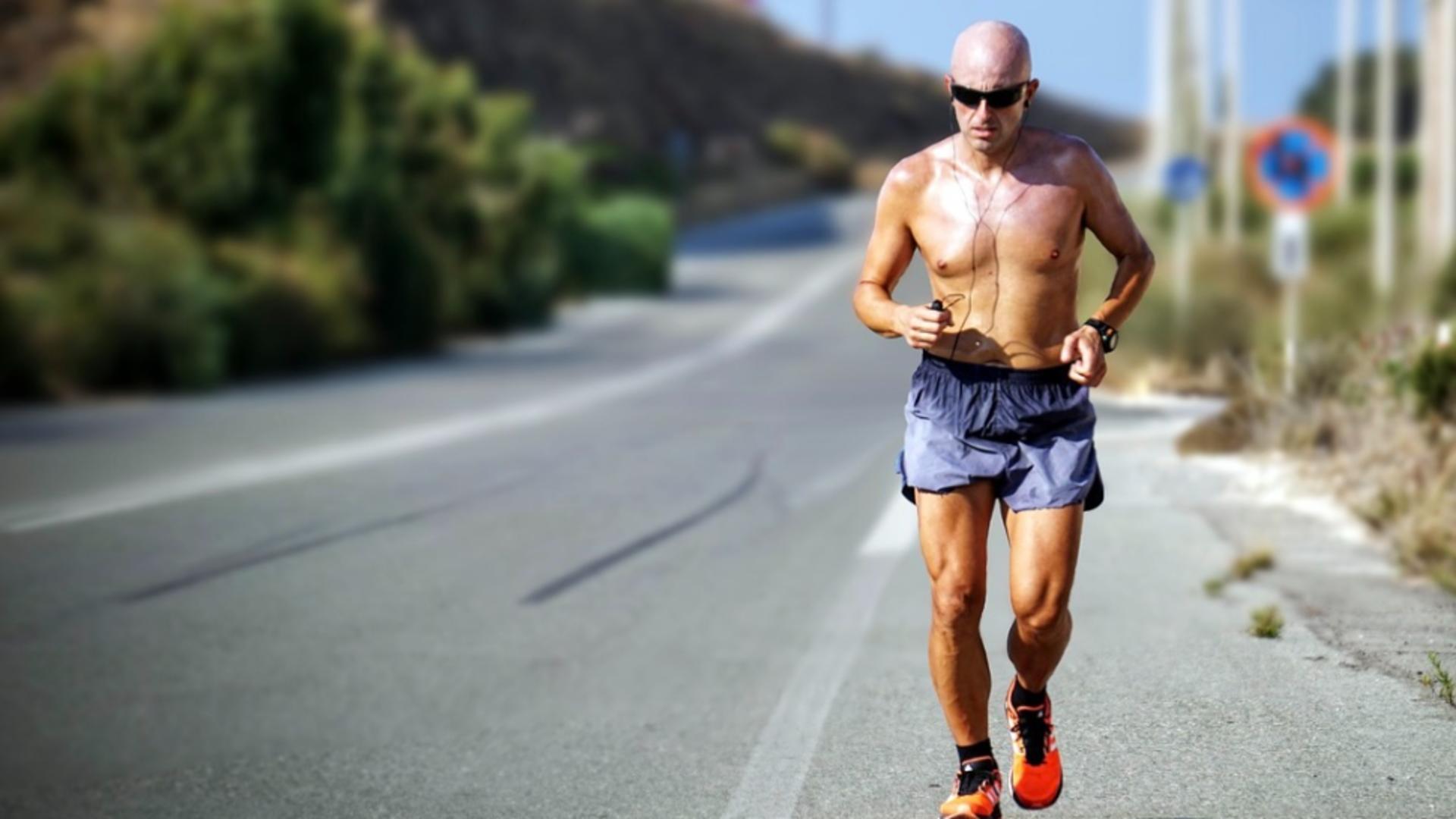  Cardio vs. Antrenament cu greutăți: Care este strategia optimă pentru pierderea în greutate?