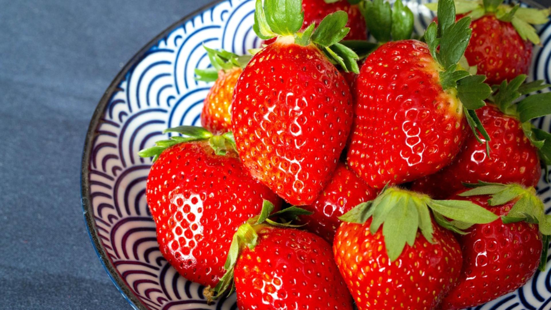 Cum îți poți păstra căpșunile proaspete până la trei săptămâni: metoda simplă care face minuni în frigider