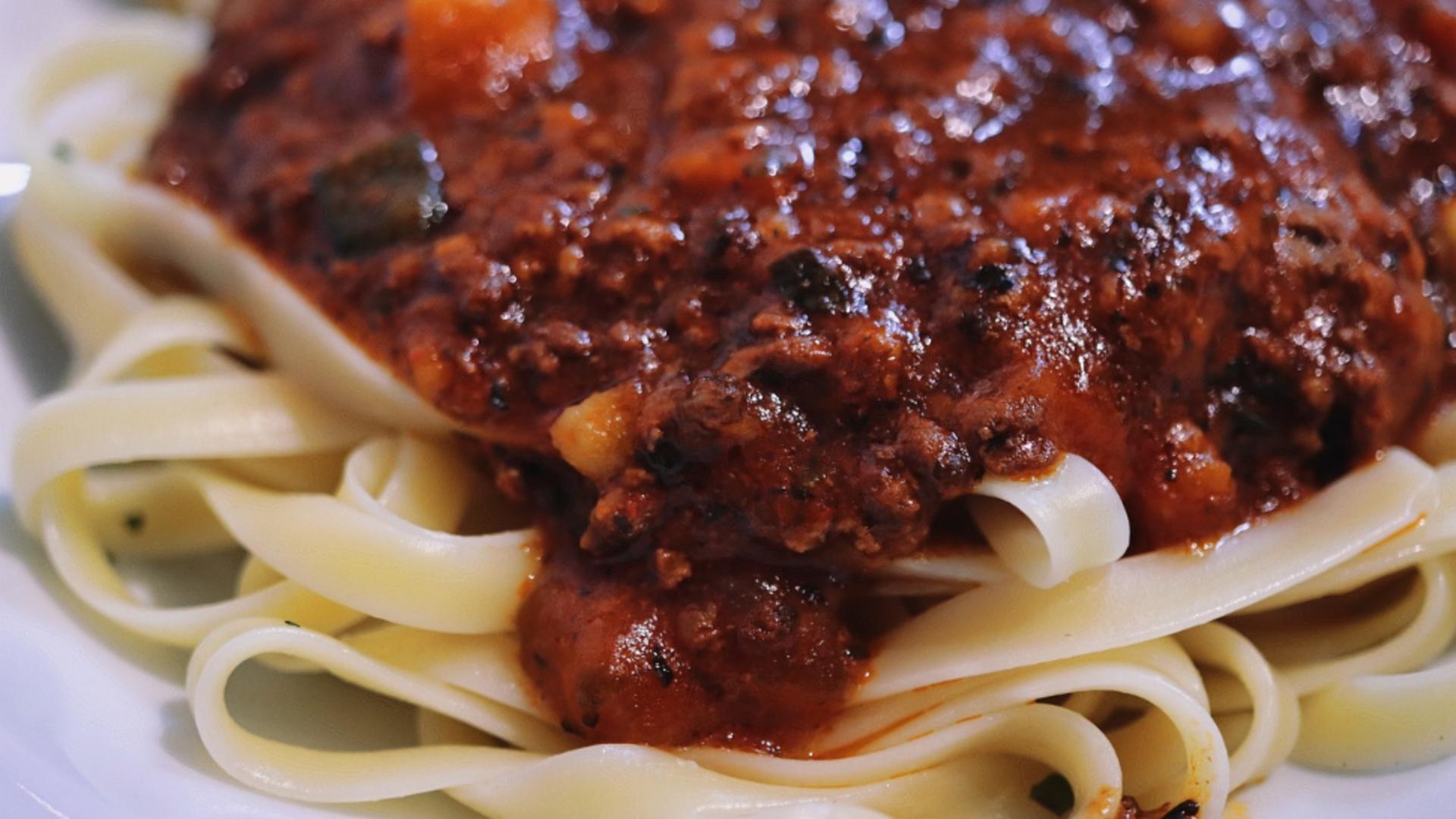 Rețetă simplă de sos pentru paste bolognese: secretul gustului autentic italian. Trucul bucătarilor pricepuți