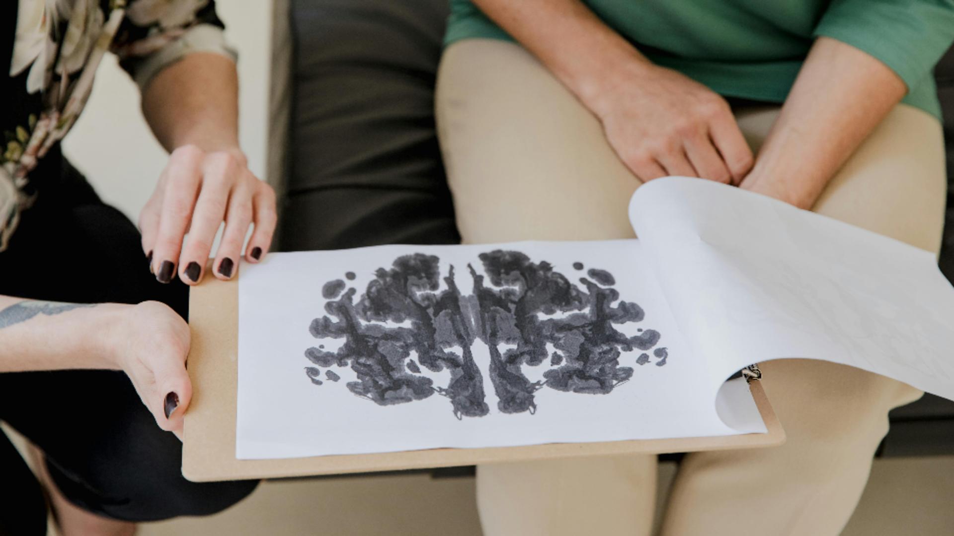 Iluzia optică ce îți testează atenția. Foarte puțini oameni observă detaliile din fotografie. Tu ce vezi prima dată?