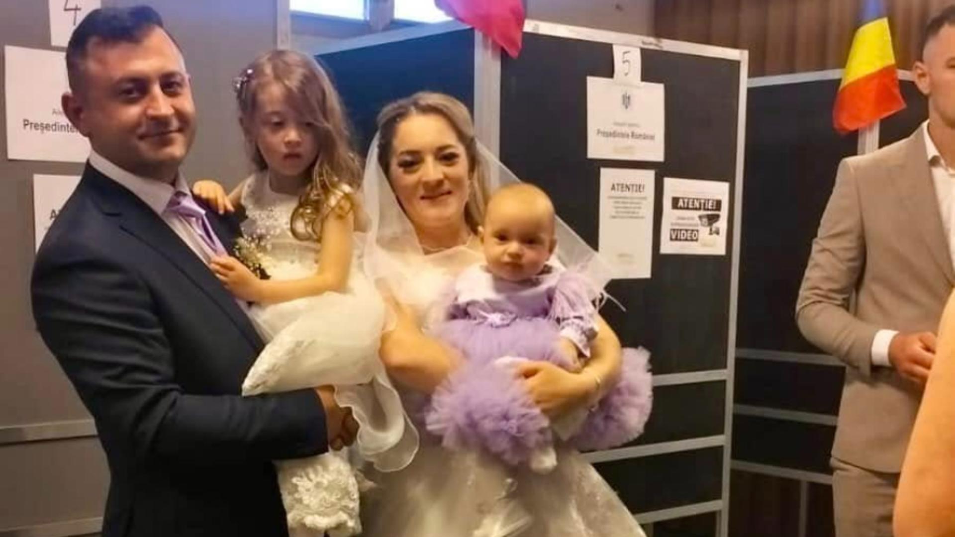 De la starea civilă s-au dus, cu mic, cu mare, la secția de votare. Foto/Ambasada României Italia