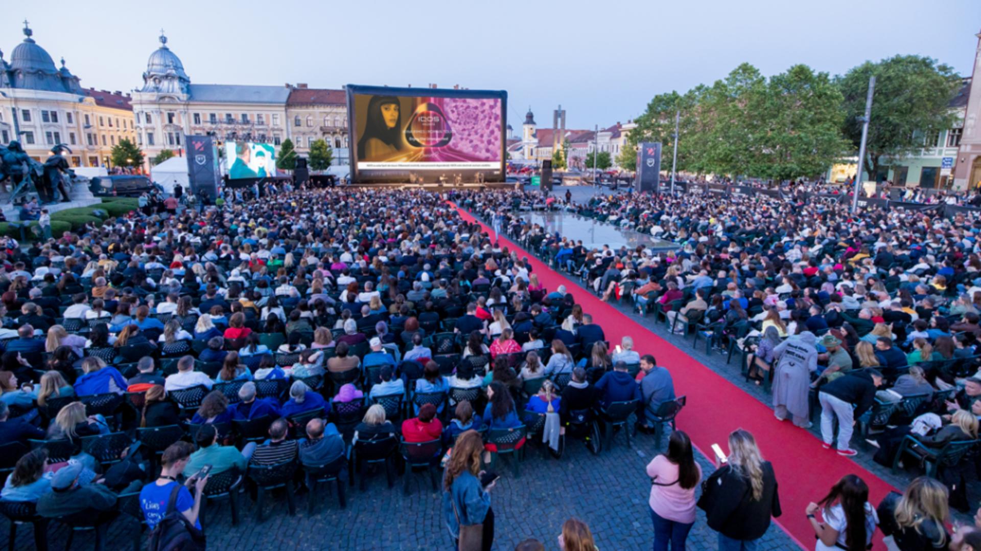 IQOS îi aduce pe Irina Rimes și Roman Tolici la TIFF 2025. Muzica și arta vizuală, reunite într-o dublă colaborare