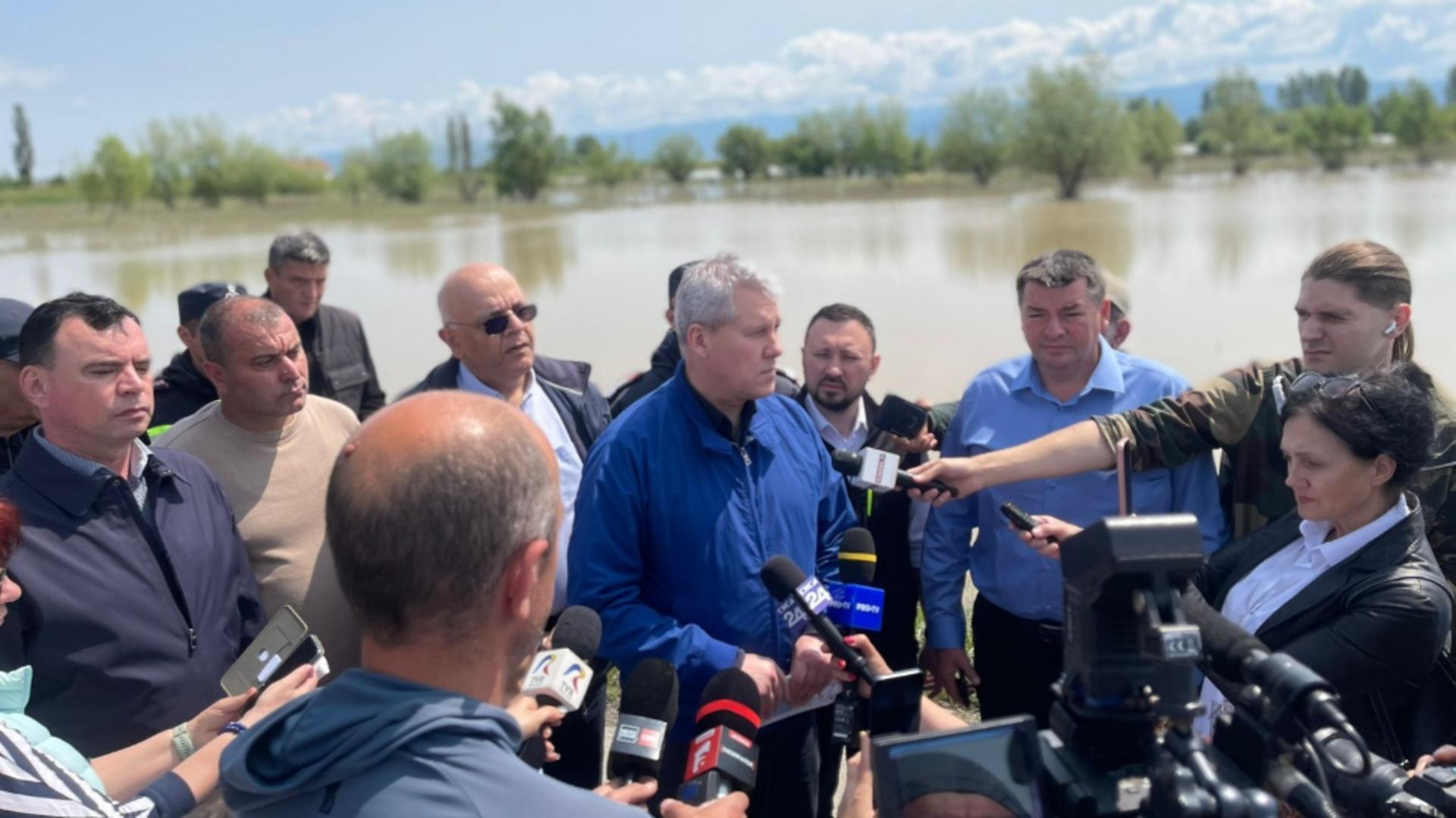 Predoiu: S-a schimbat vremea, digurile nu mai fac față/ Guvernul României