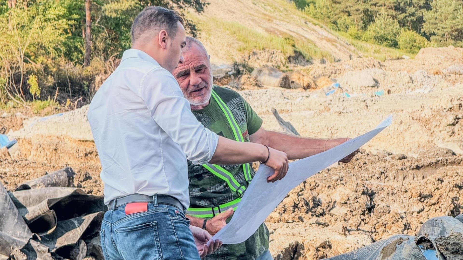 Ministrul Economiei, în vizită pe șantierul de la Parid. FOTO: Facebook