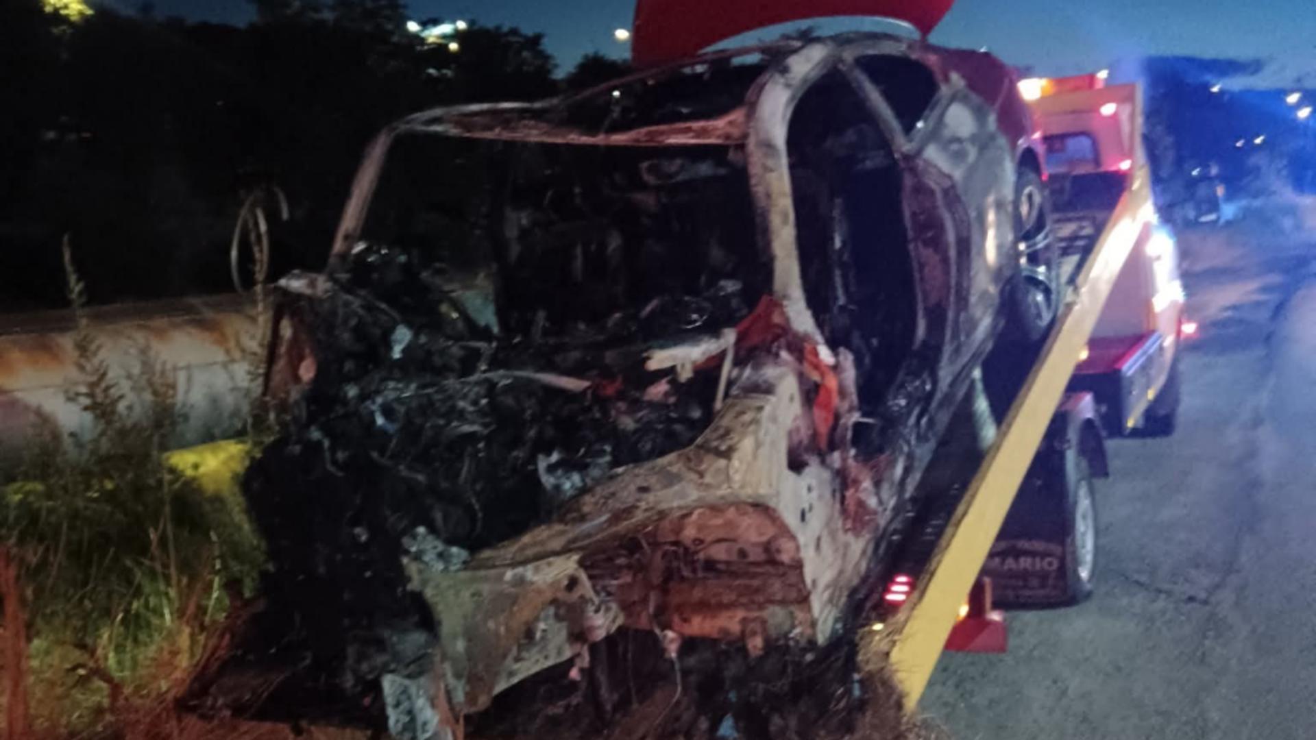 Autoturismul s-a transformat într-un morman de fiare carbonizate