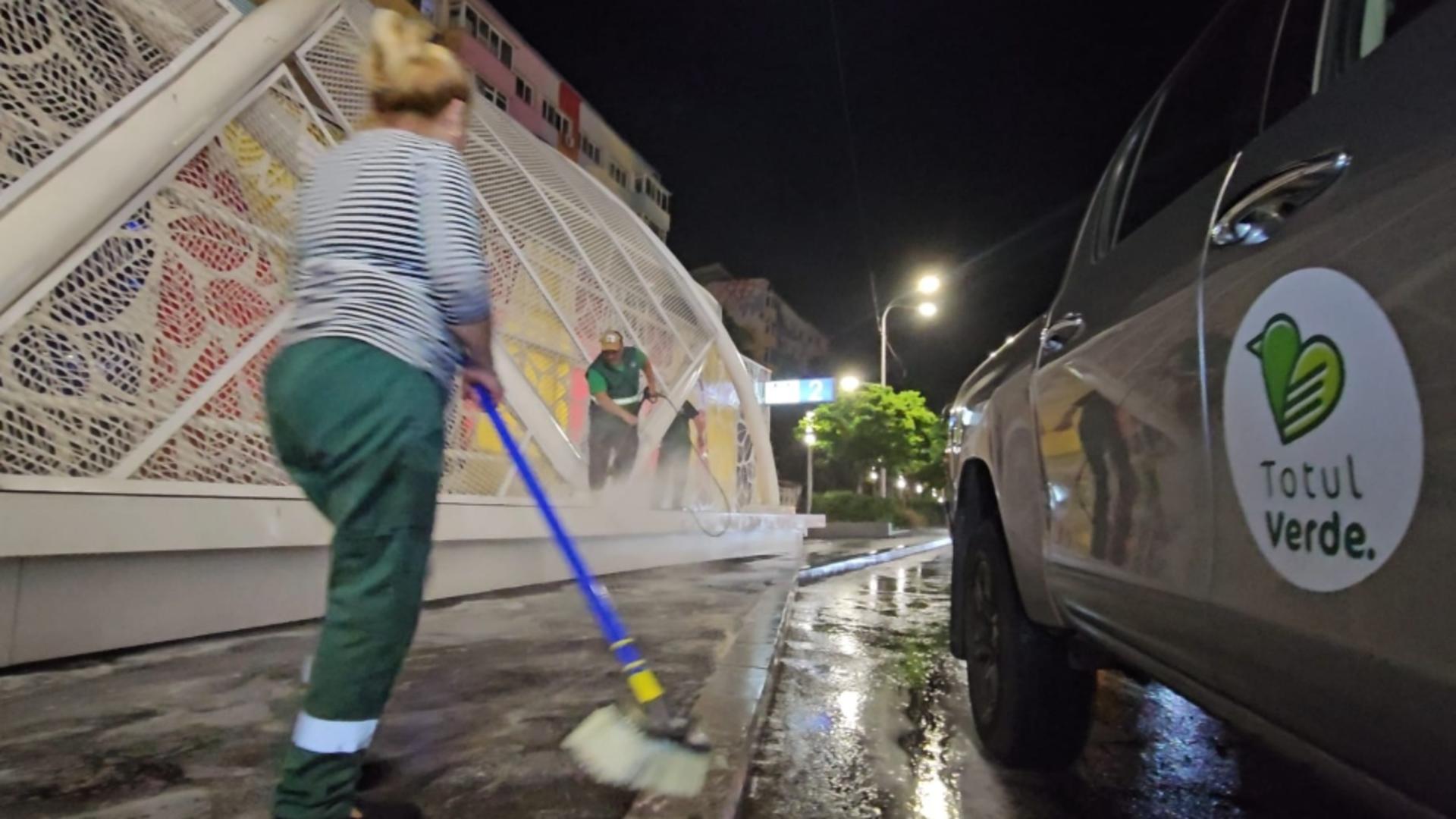 Amplă campanie nocturnă de spălare și igienizare a principalelor obiective din Sectorul 4