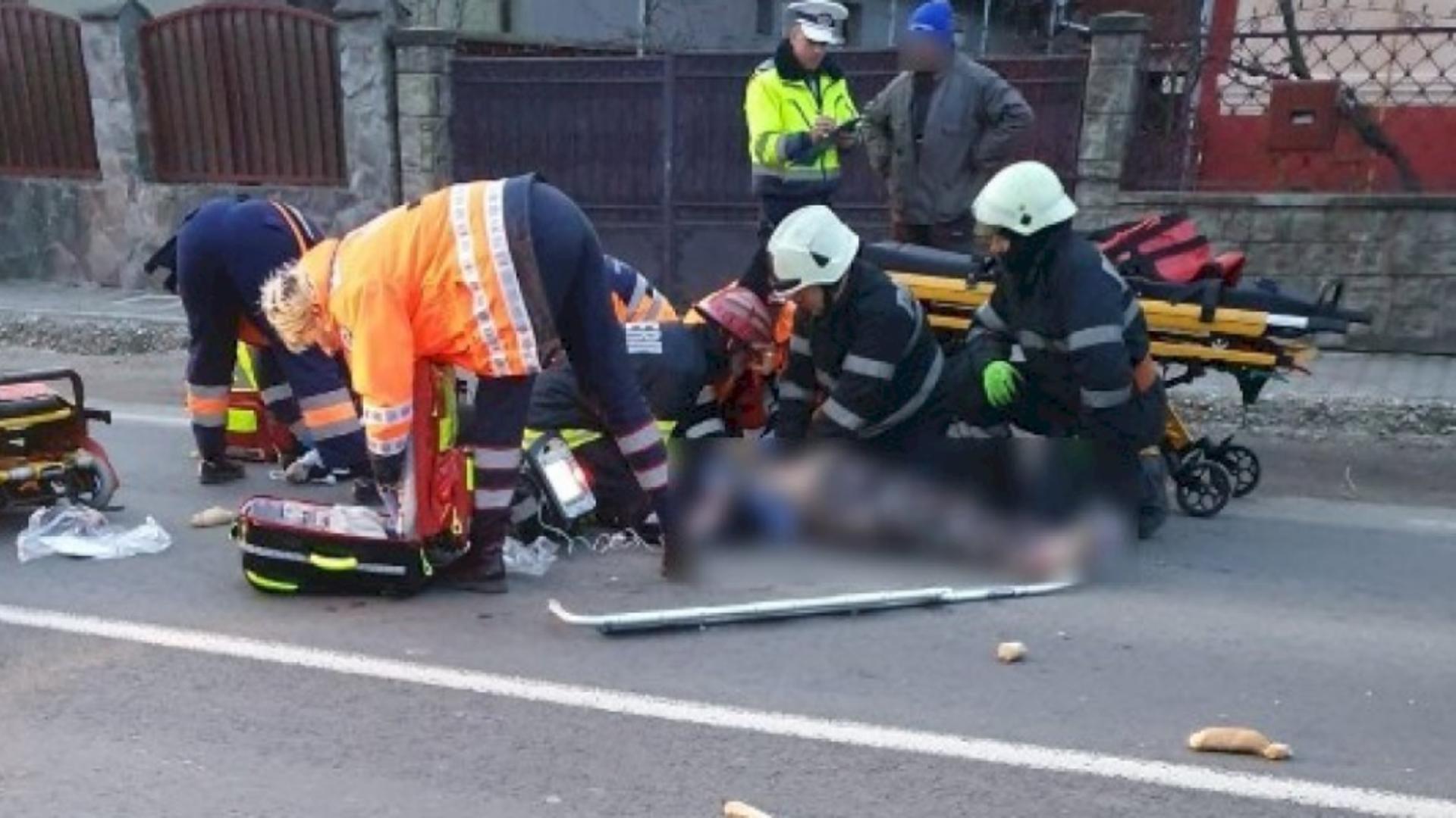 Răniți transportați la spital, după ce o tânără a lovit o autospecială a poliției 