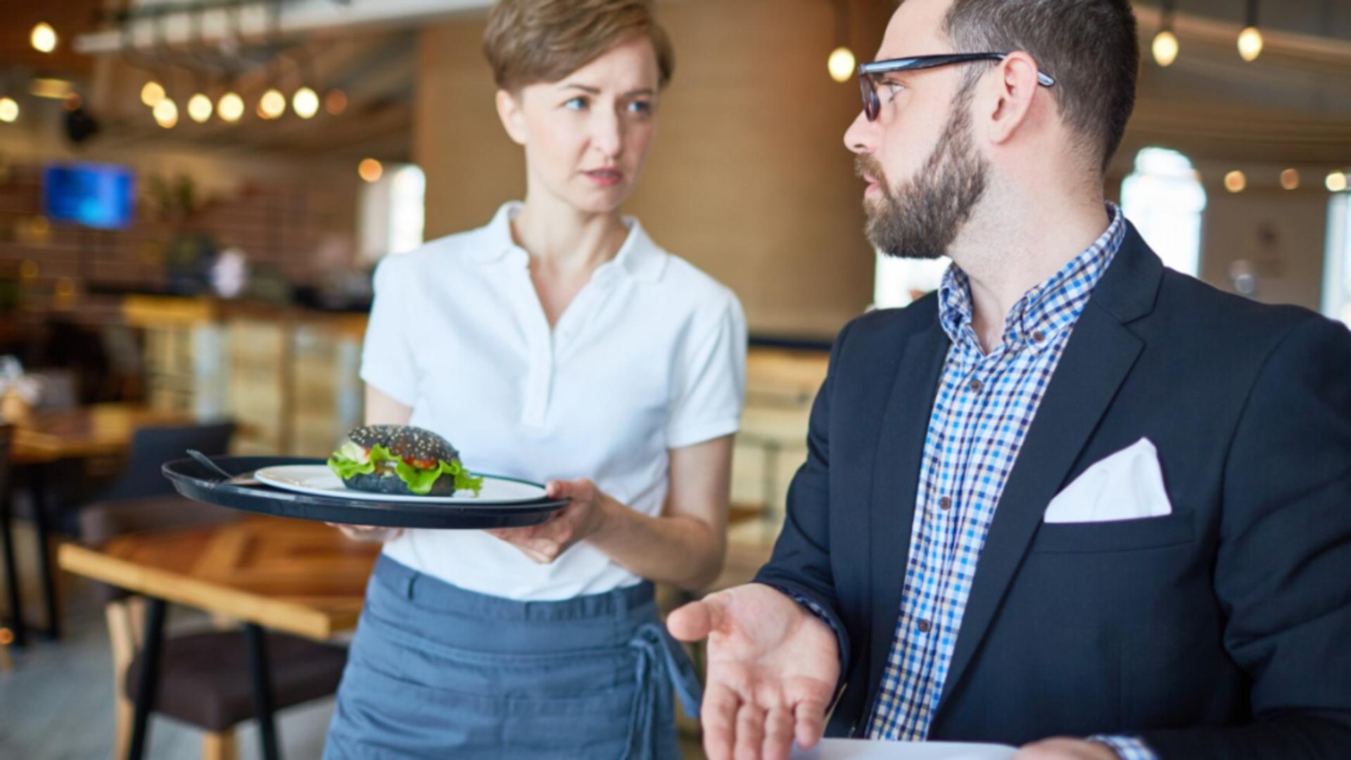 5 situații în care chiar poți alege să nu lași bacșiș