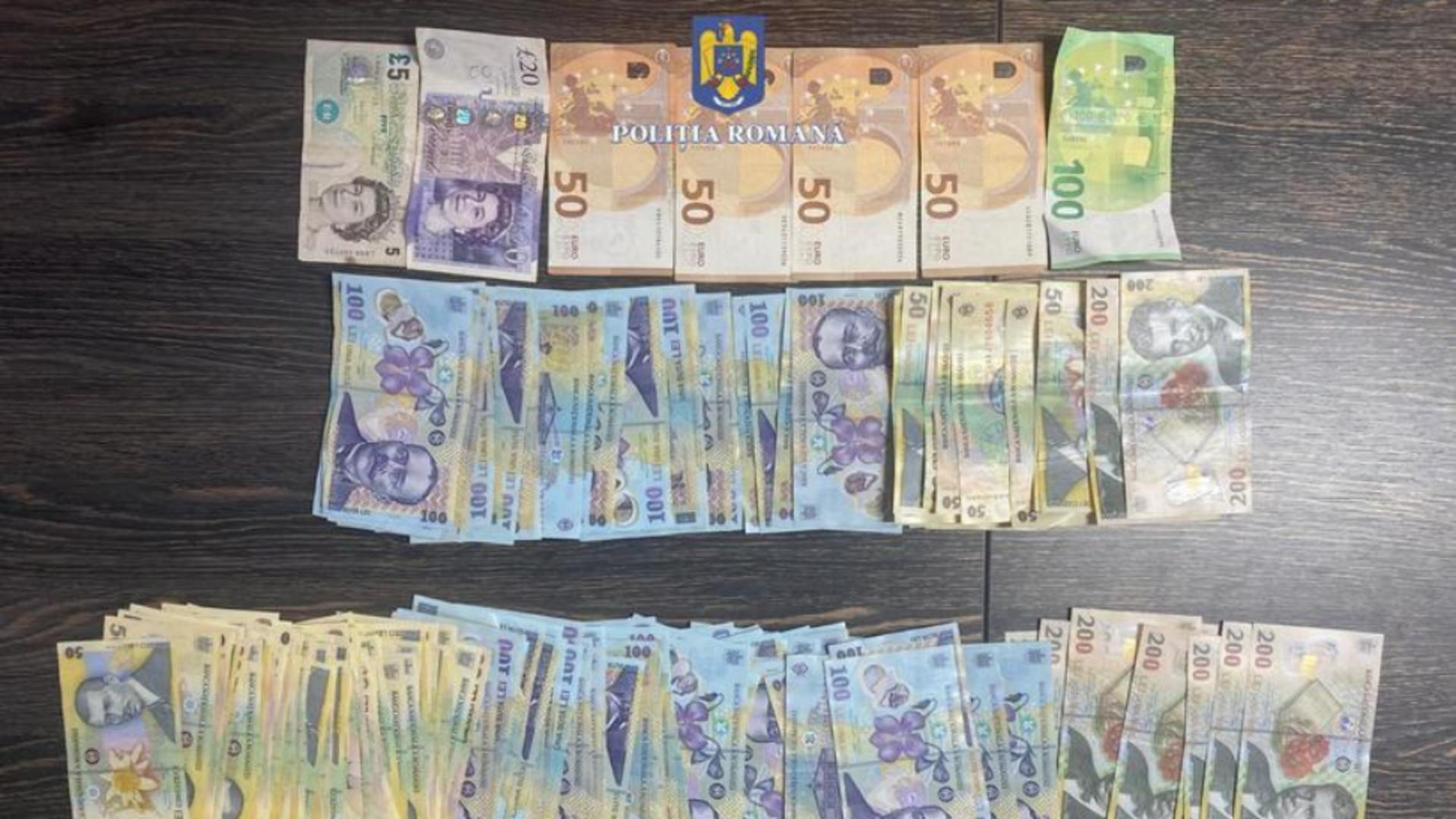 Rețineri în dosarul de camătă și șantaj din Vrancea: cinci persoane riscă arestarea preventivă după zeci de percheziții și un flagrant de 41.000 de lei