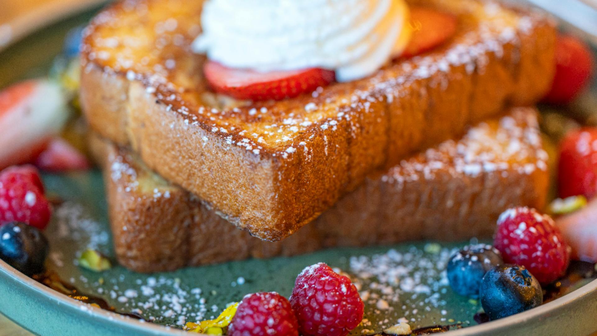 Prăjitură cu zmeură, tip pandișpan. Se prepară foarte ușor și este delicioasă