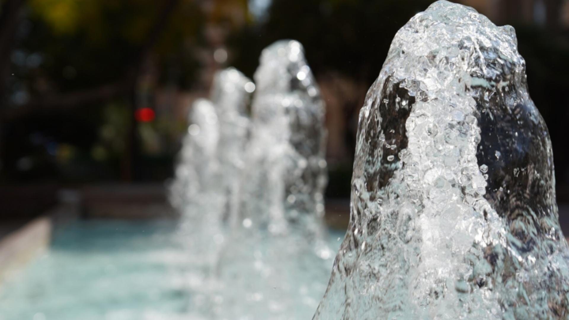 Autoritățile din București au dat drumul al cișmelele cu apă, pe fondul caniculei