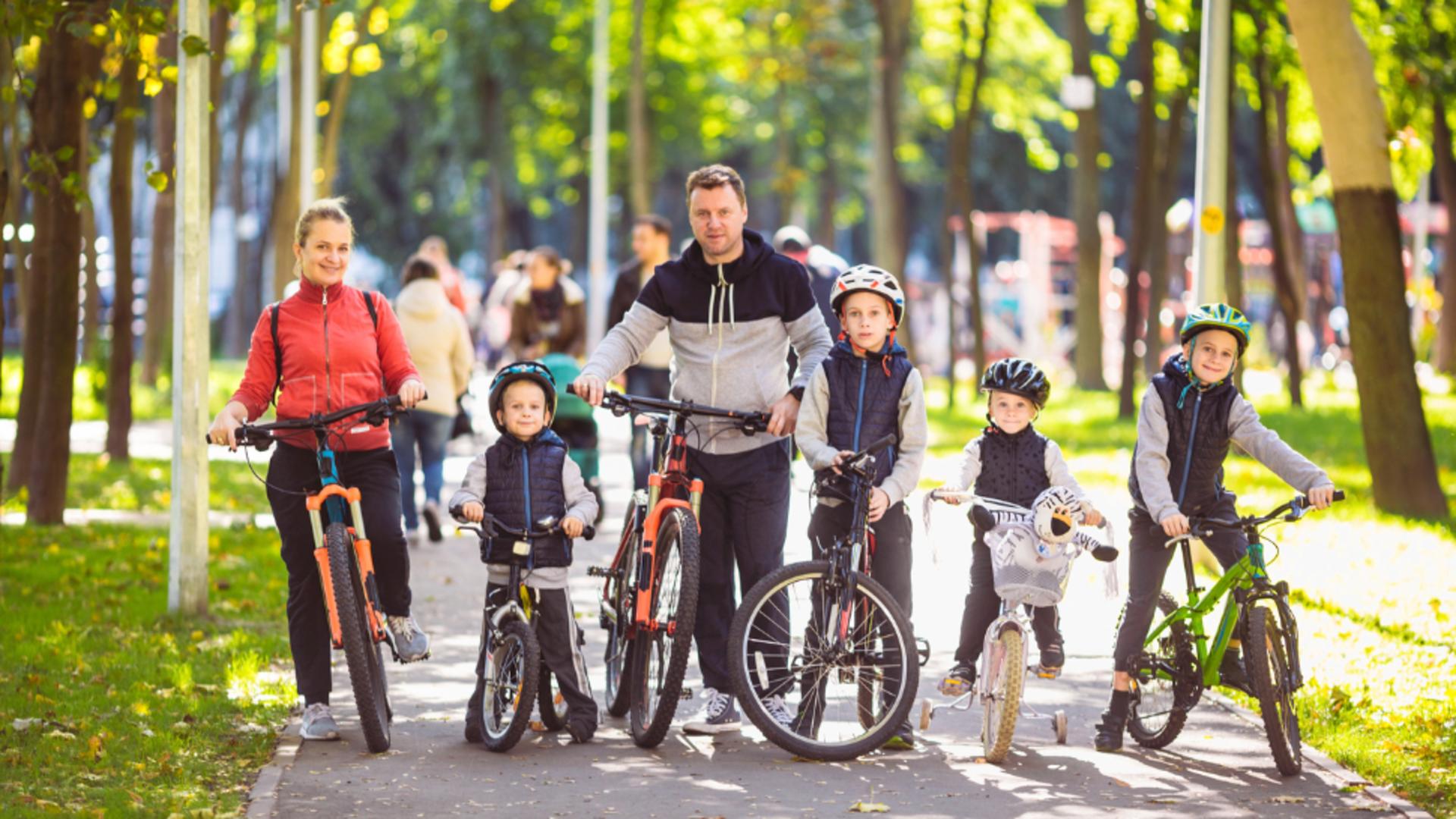 De la ce vârstă au voie copiii cu bicicleta pe drumurile publice. Foto/Profimedia