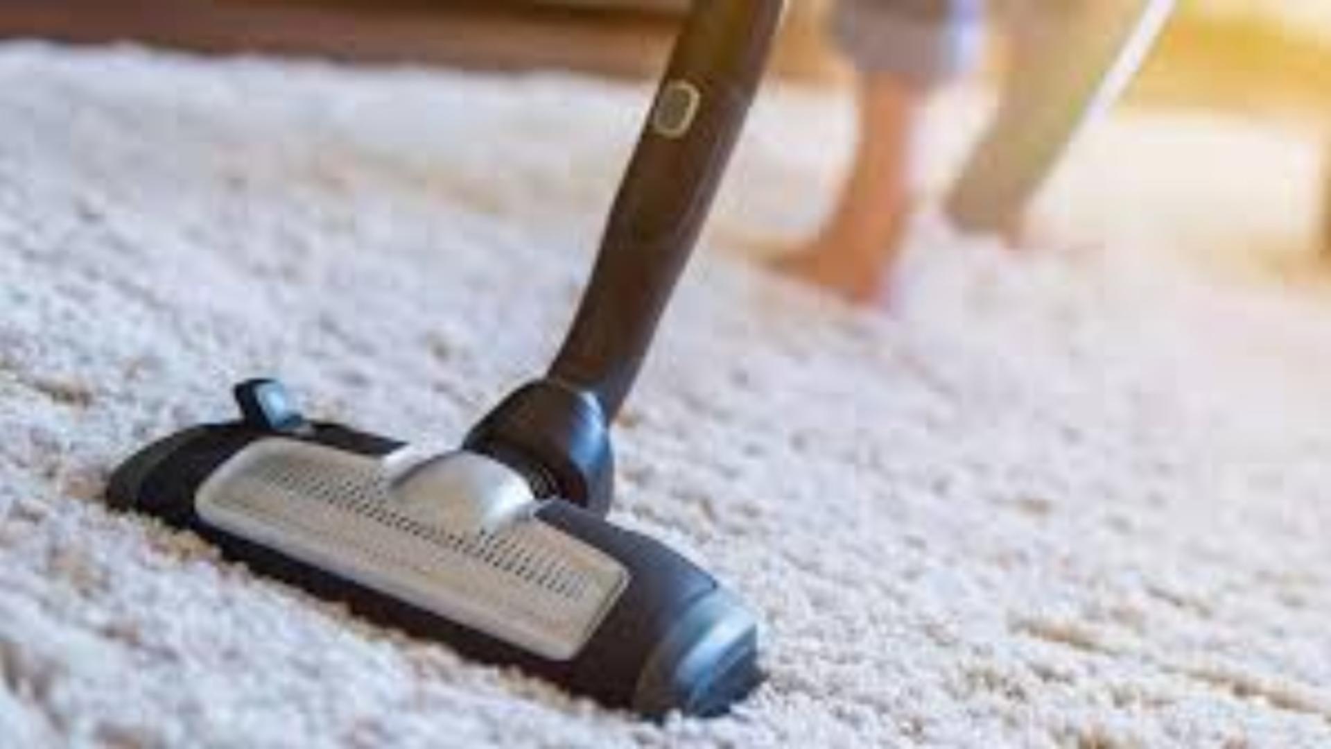 Trucul secret care te ajută să împrospătezi covoarele din casă
