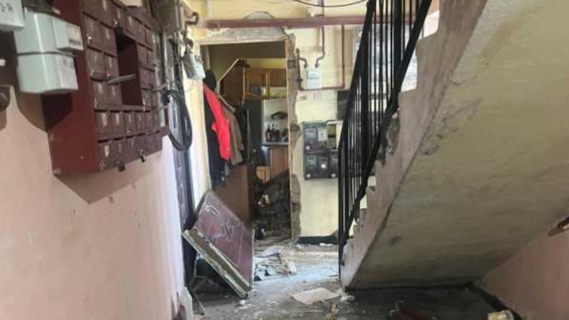 Explozie devastatoare într-un bloc din Reghin. Foto: Agerpres