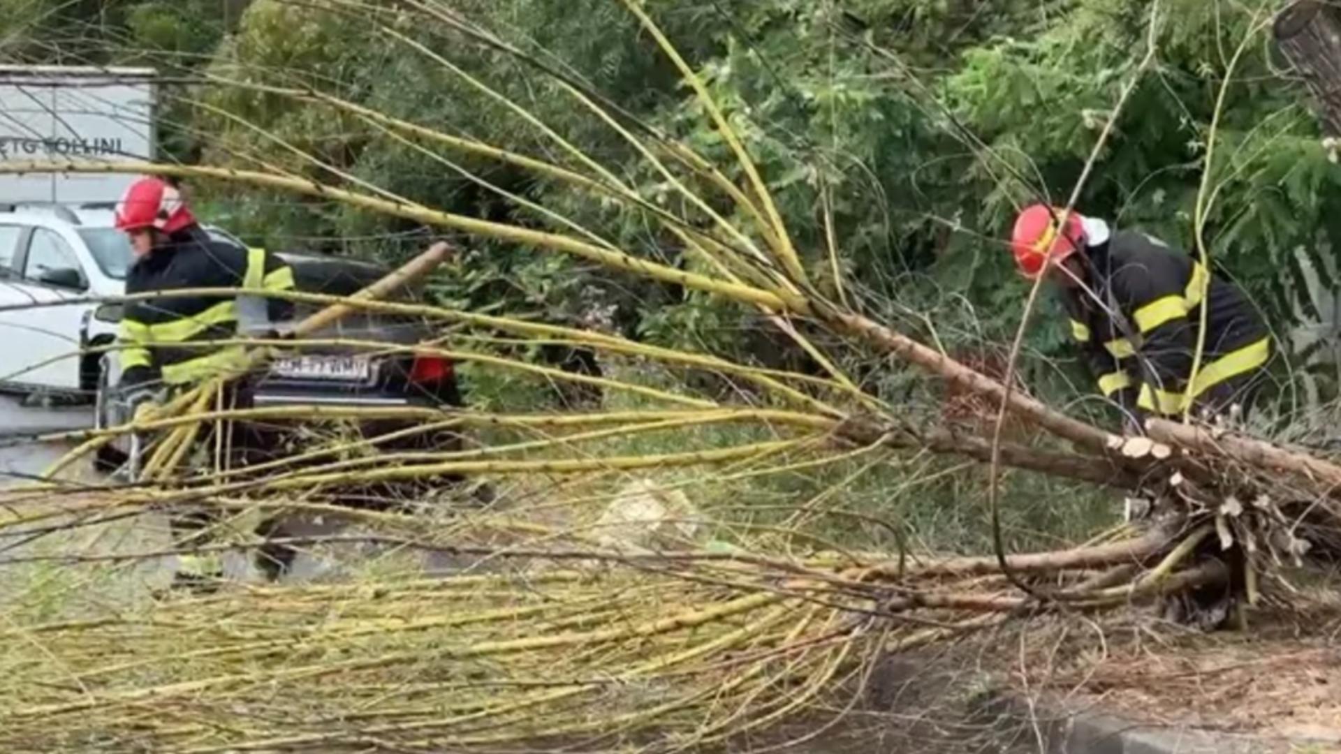 România a fost măturată de o furtuni 