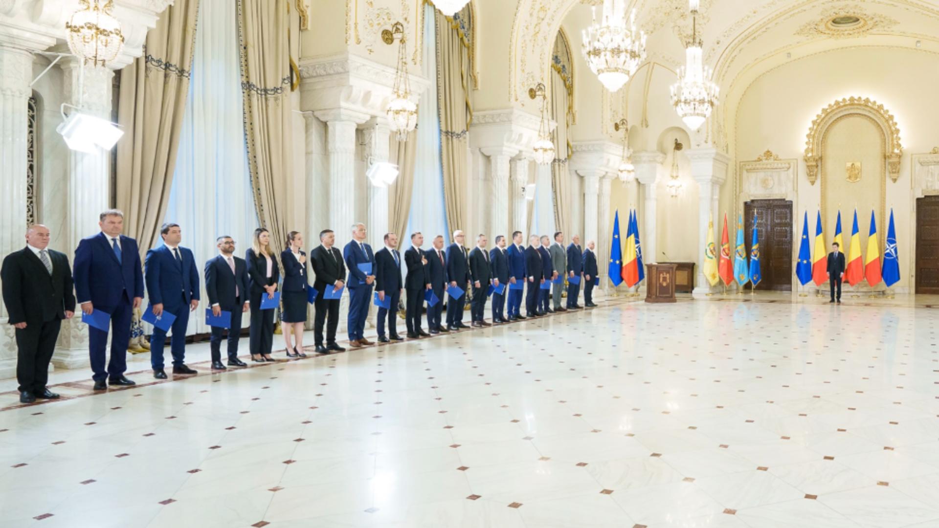 Nicușor Dan ia miniștrii habarniști cu el la Summitul NATO de la Haga