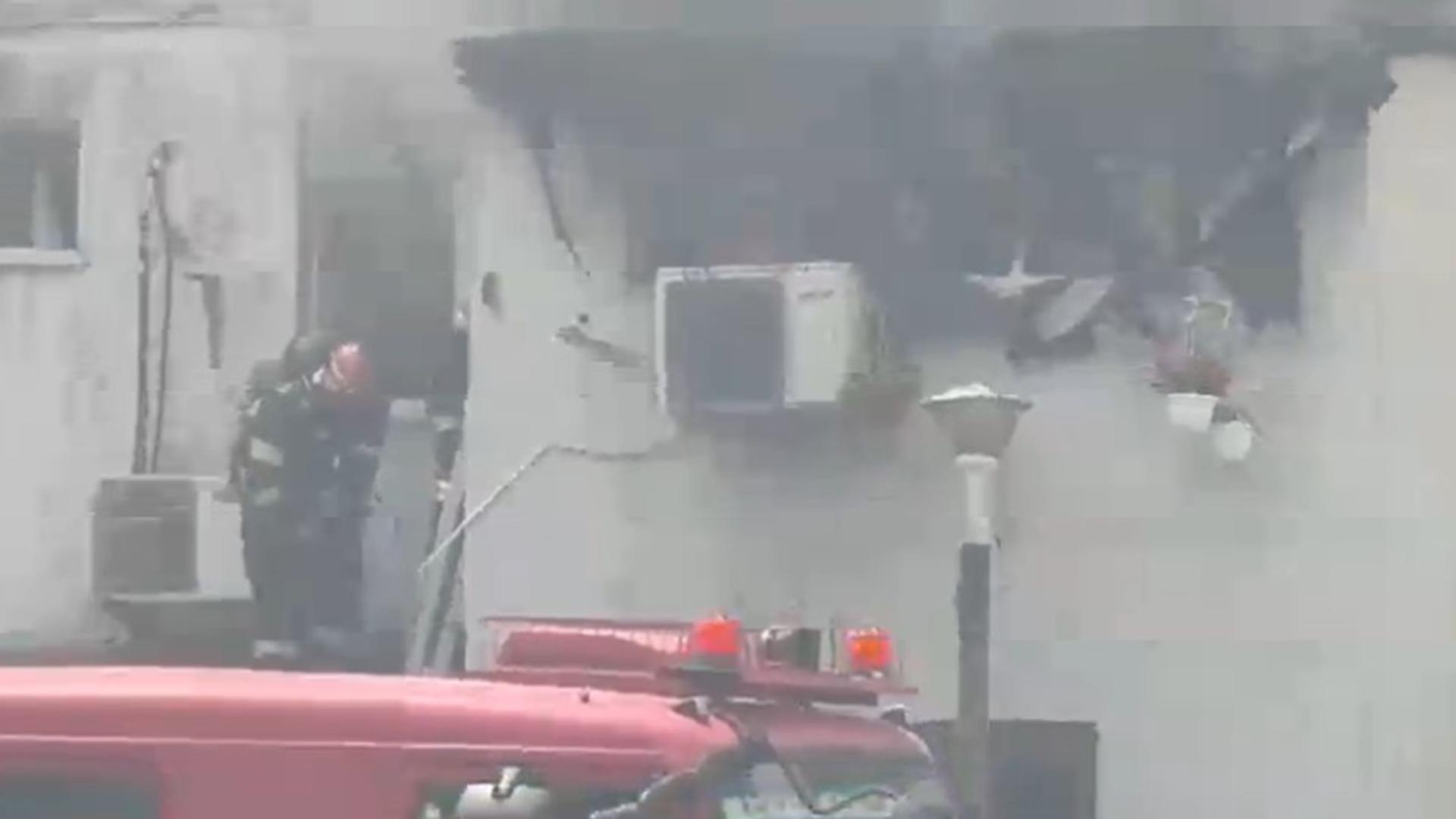 40 de oameni au reușit să se autoevacueze. Foto/Captură video