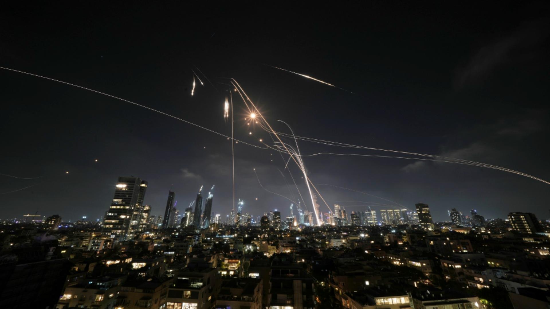 Sistemul „Iron Dome” a reușit să anihileze rachetele iraniene. Foto/Profimedia