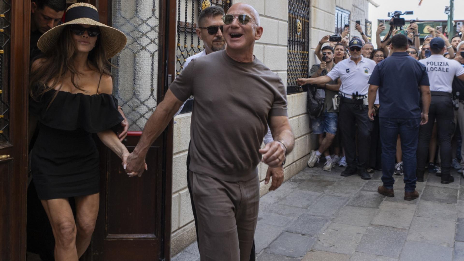Jeff Bezos și soția au cheltuil peste 50 de milioane de dolari pe nuntă. Foto/Profimedia