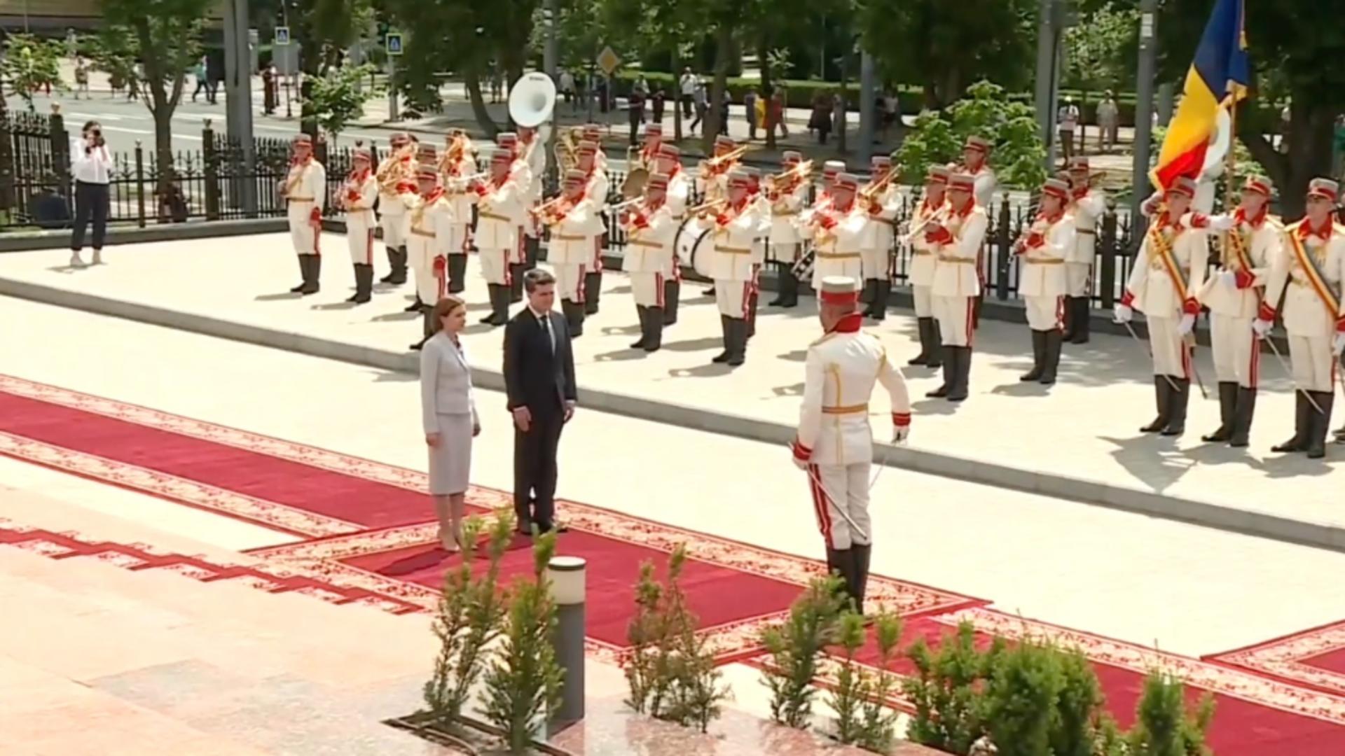 Președintele Nicușor Dan a ajuns la Chișinău, unde a fost primit de Maia Sandu