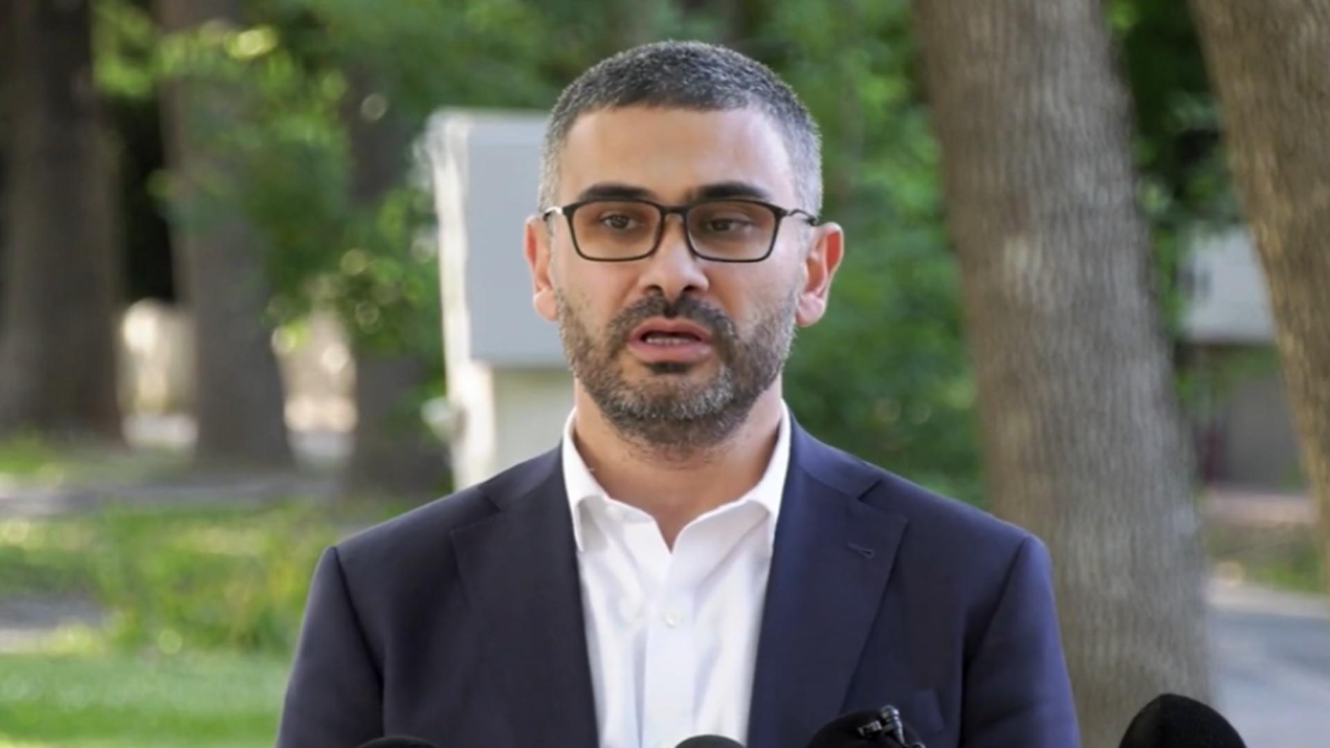 Noul ministru al Muncii se lăfăie în lux