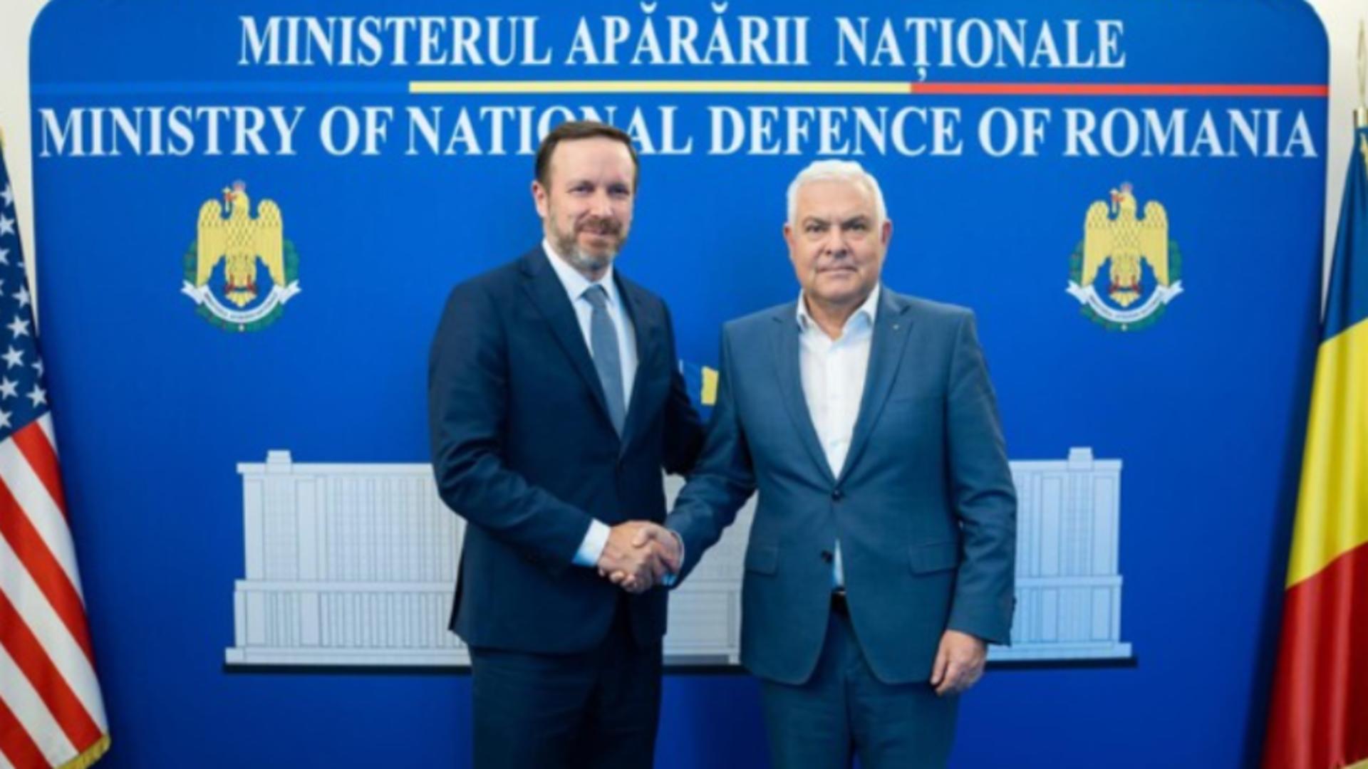  Întâlnire între ministrul Apărării și senatorul american 