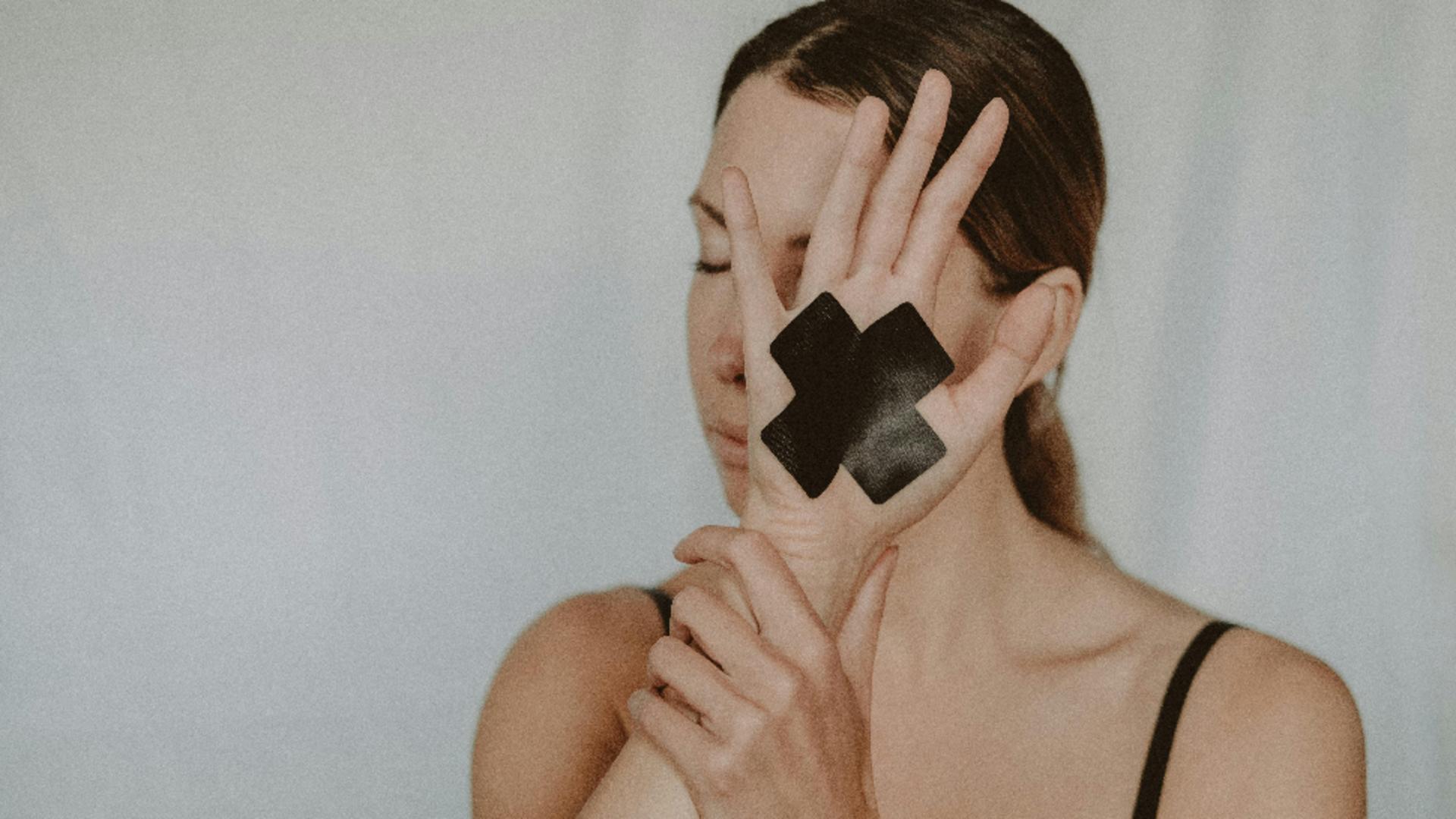 Cum poți scăpa în mod natural de negi. Sfaturi utile de la specialiști pentru îndepărtarea acestor excreșcențe