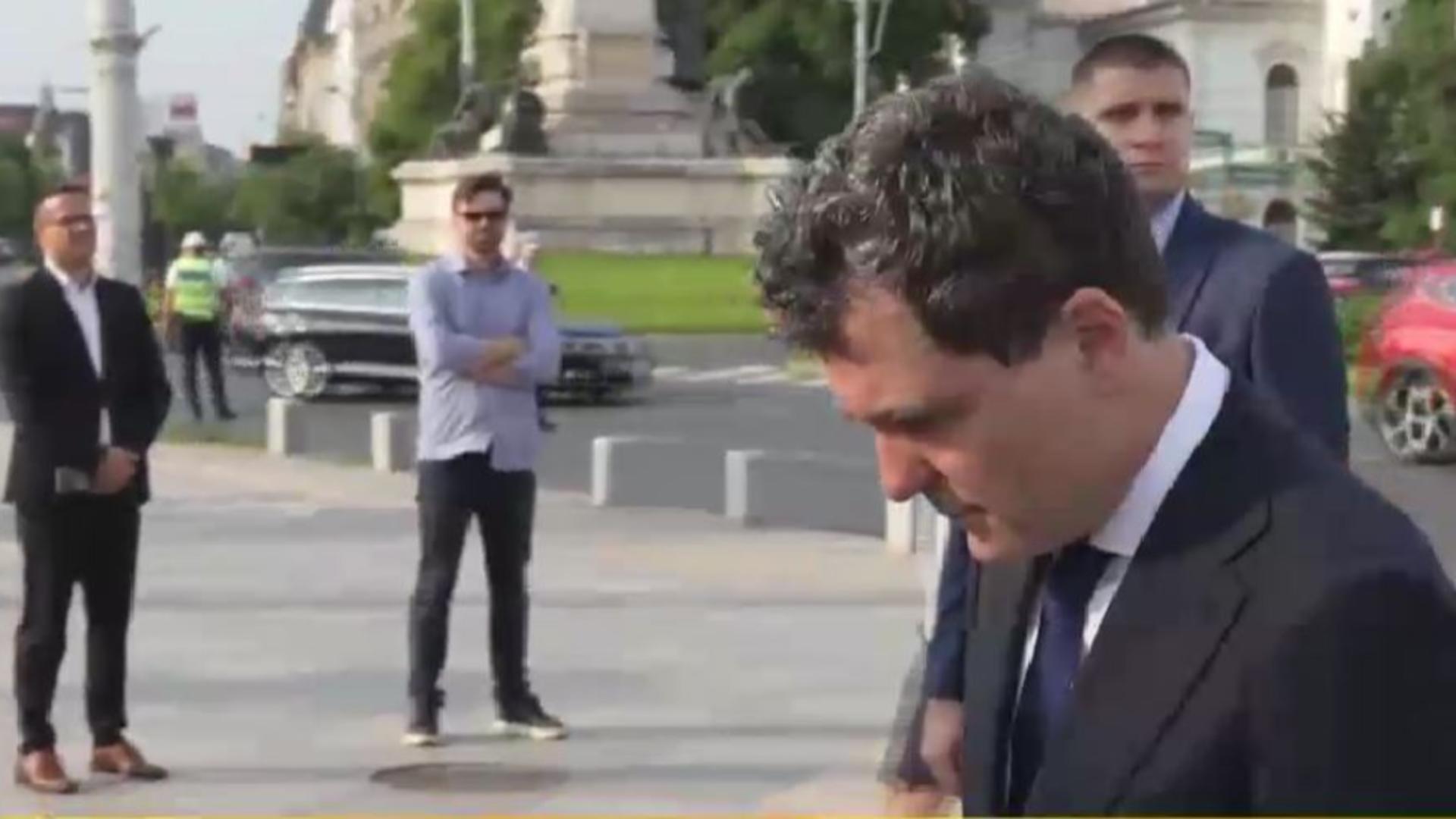 Nicușor Dan s-a dus să depună flori. De ce s-a ferit de presă?