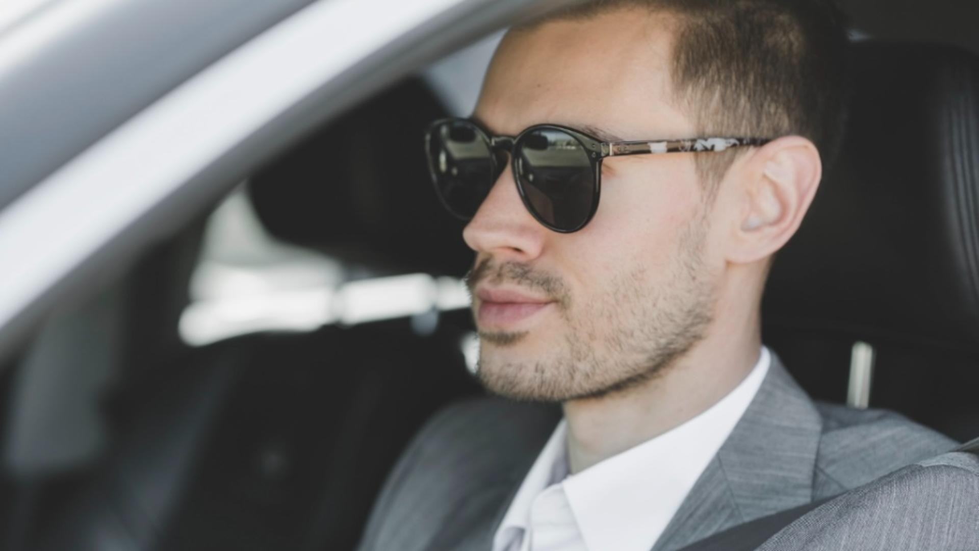 Ochelarii de soare în cultura pop: cum au influențat muzica, filmele și stilul