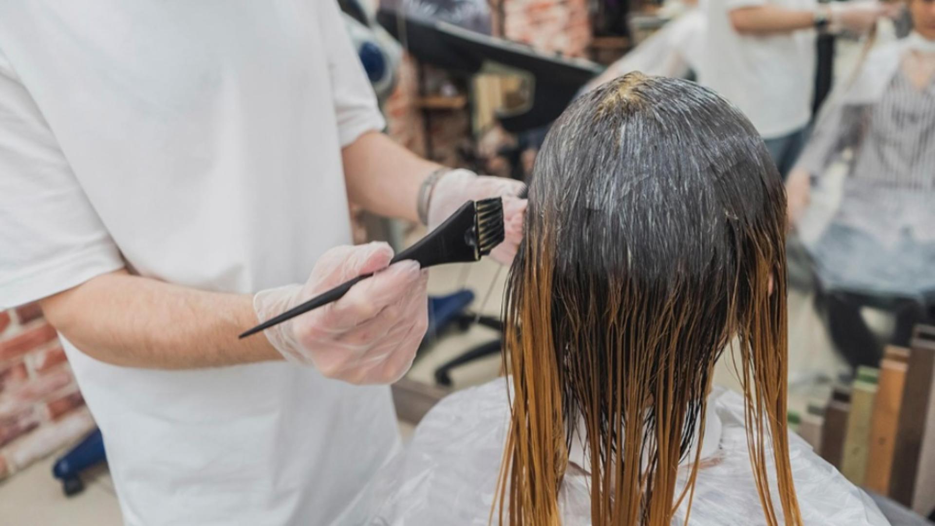 Cum reușesc stiliștii să mențină culoarea părului pe timp de vară? (P)