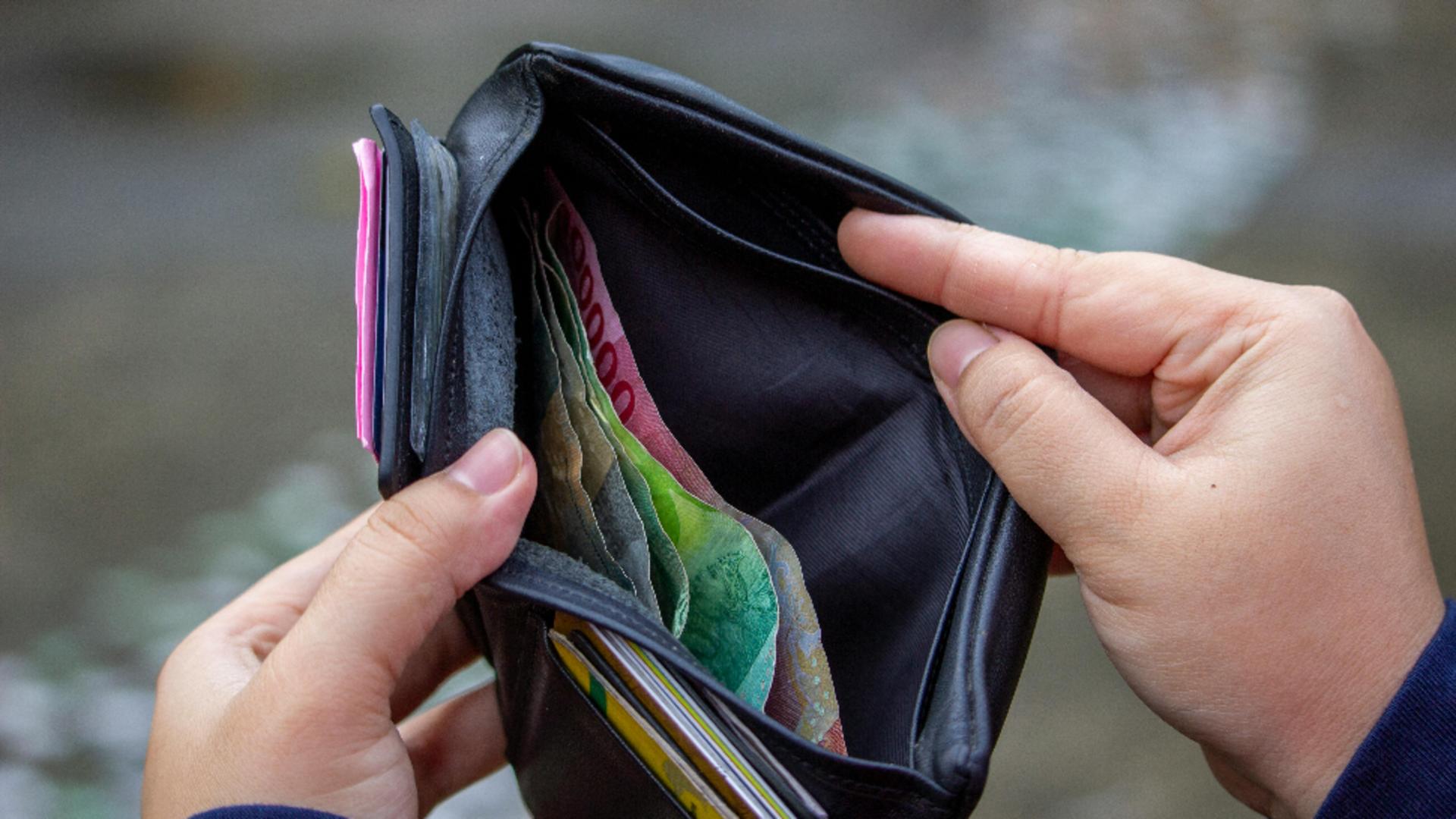 Cum să-ți cureți energetic portofelul pentru a atrage bunăstraea financiară. Sfaturi Feng Shui