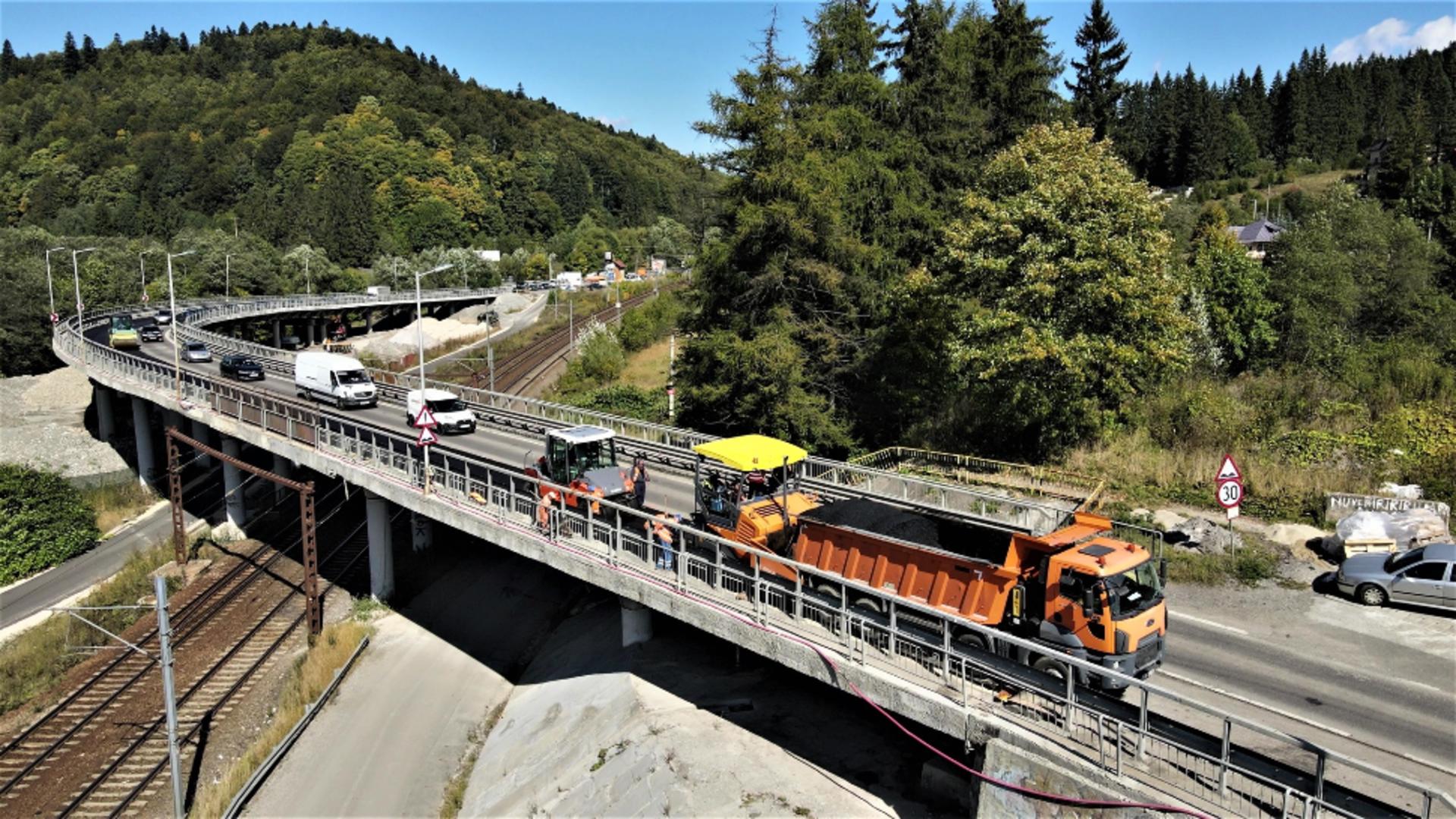 Trafic blocat pe DN1, la Predeal. Se fac lucrări la podul de peste calea ferată. Cât durează restricțiile