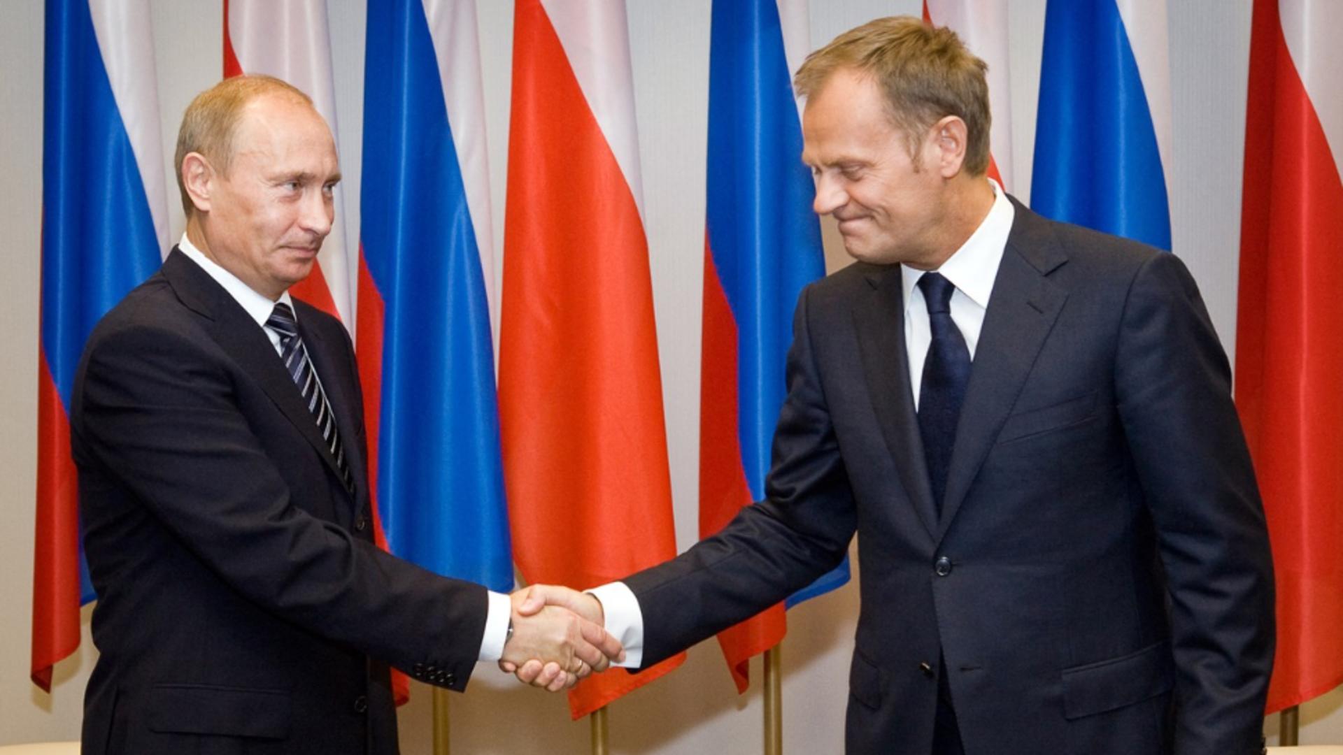 Vladimir Putin cu Donald Tusk. Foto: Profimedia