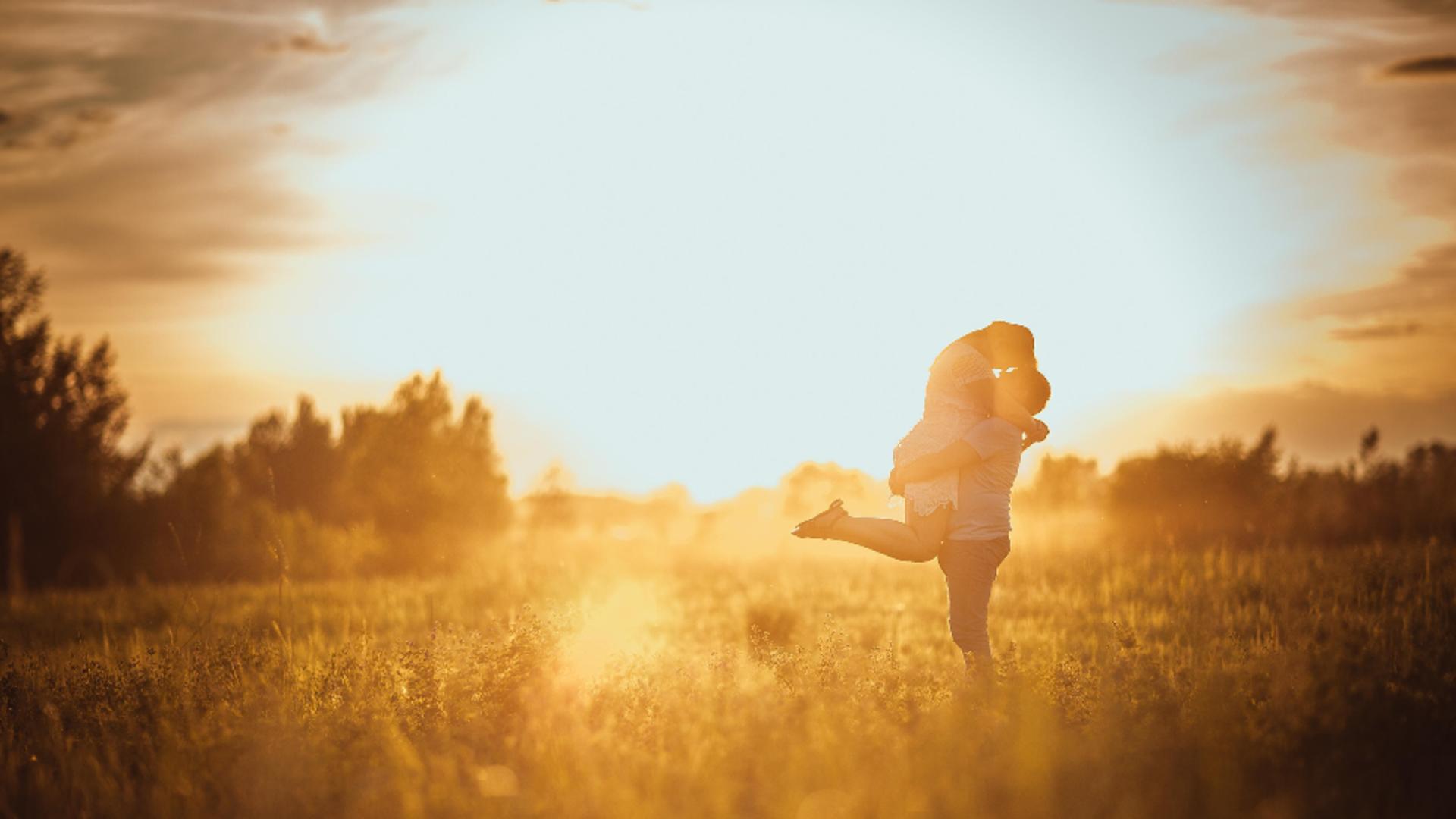 8 SEMNE că ai cunoscut pe cineva într-o viață anterioară: ce ar trebui să-ți dea de gândit/ Foto: Profimedia