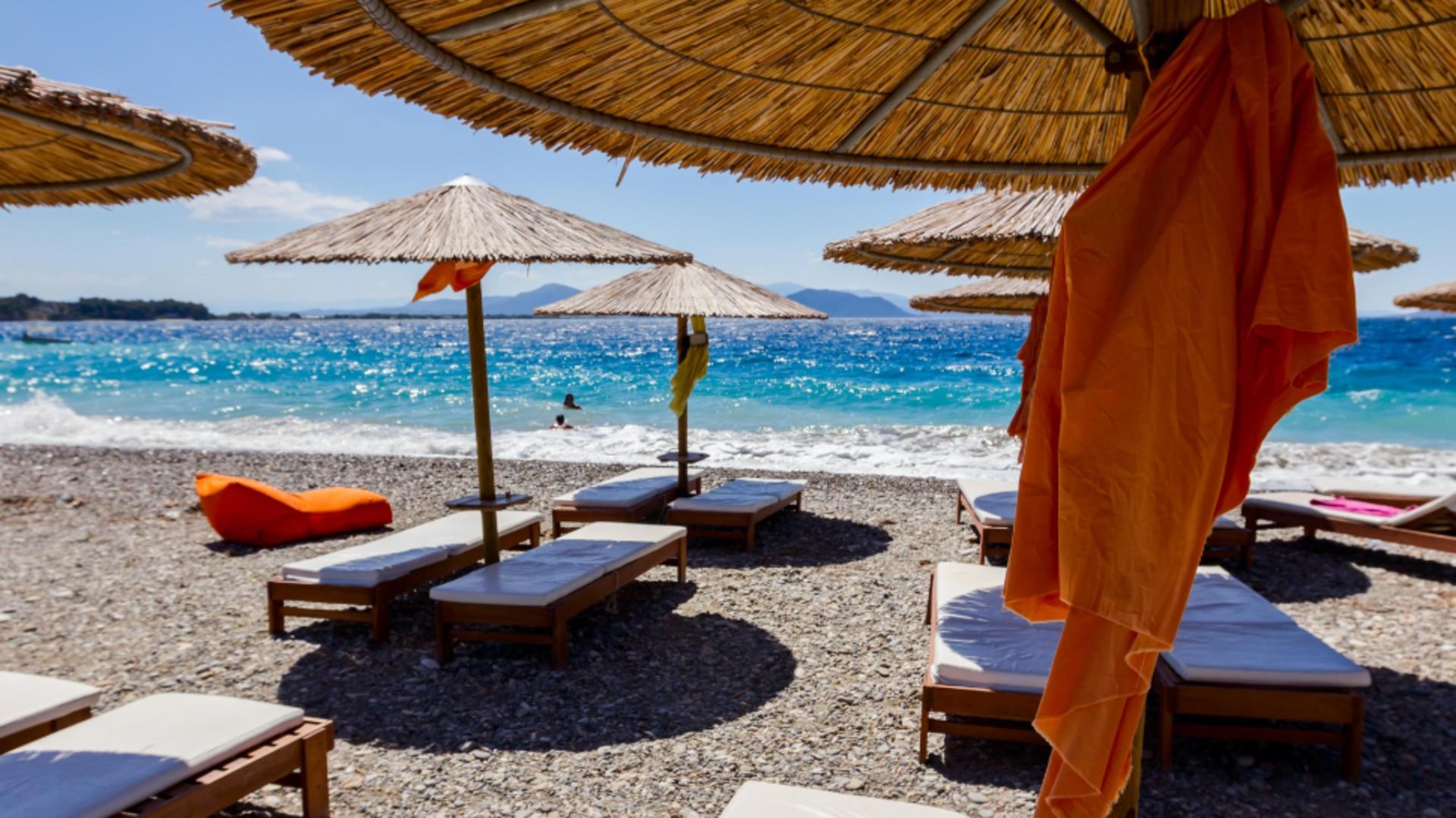 Român revoltat că părinții sunt obligați să plătească sezlonguri pentru copiii mici/ Profimedia