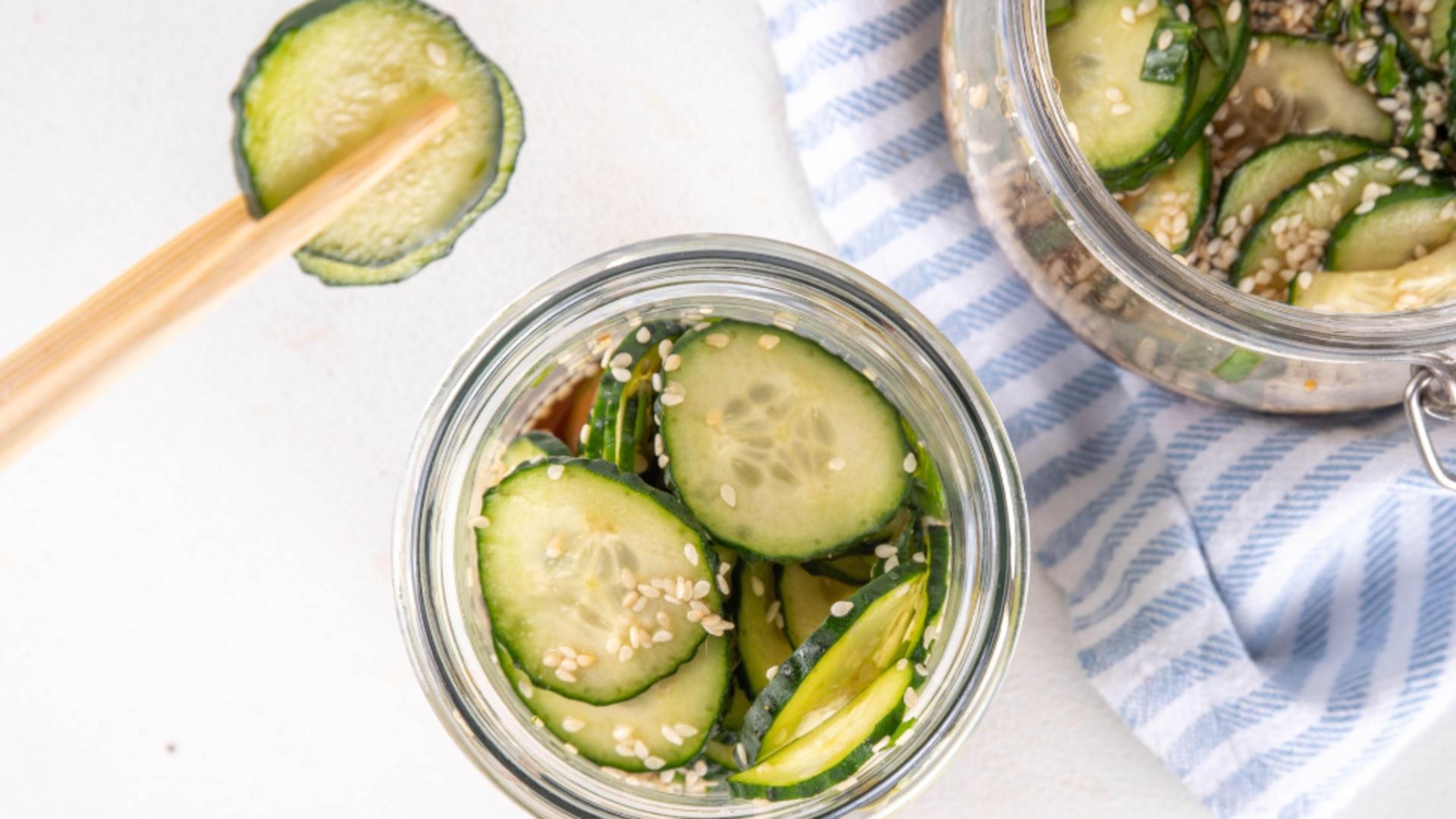 Salată de castraveți cu susan – simplă, rapidă și perfectă pentru zilele toride! Gustul e WOW/ Profimedia