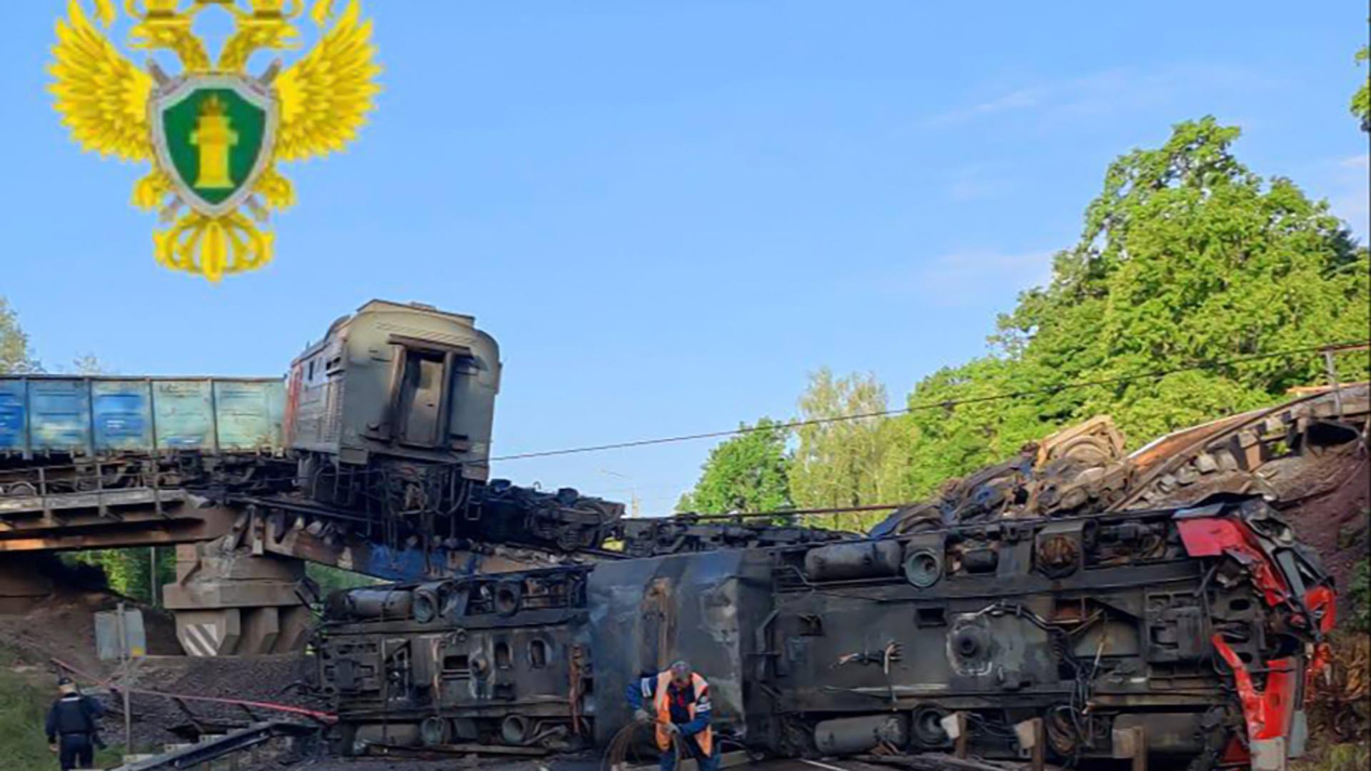 Cel puțin 7 morți și 66 de răniți după ce două poduri s-au prăbușit în Rusia, provocând deraierea a două trenuri/ Profimedia