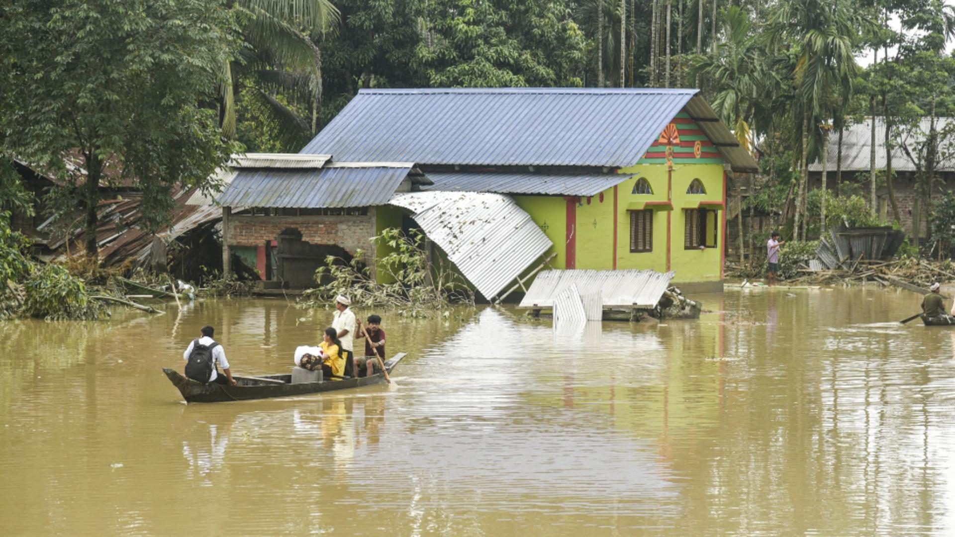 Ploile torențiale fac ravagii în India: zeci de morți, după alunecările de teren / Foto: Profi Media