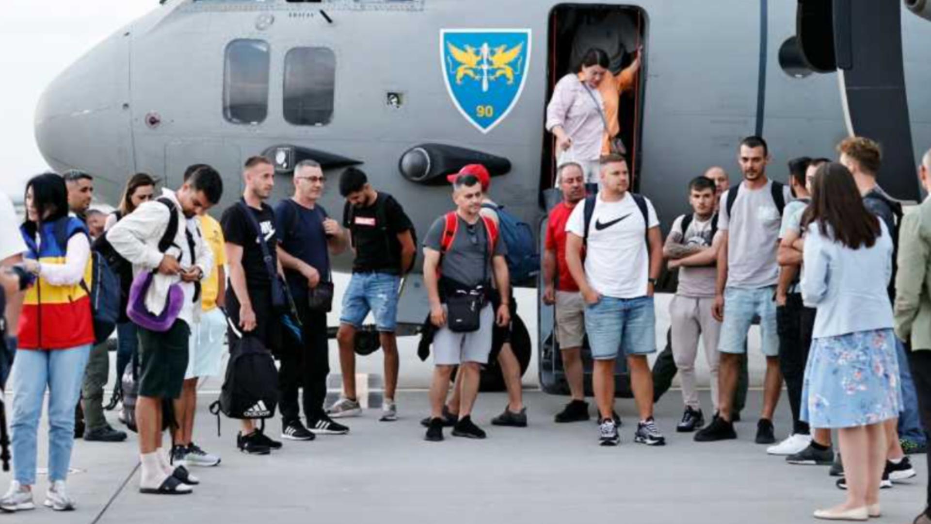 Încă 37 de cetățeni români prinși în conflictul din Orientul Apropiat au ajuns cu bine acasă