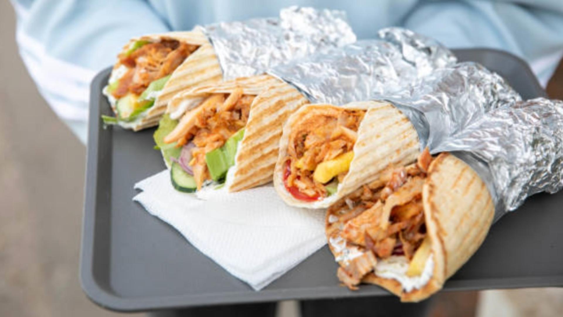 Una dintre cele mai populare shaormerii din Capitală, călcată de ANPC