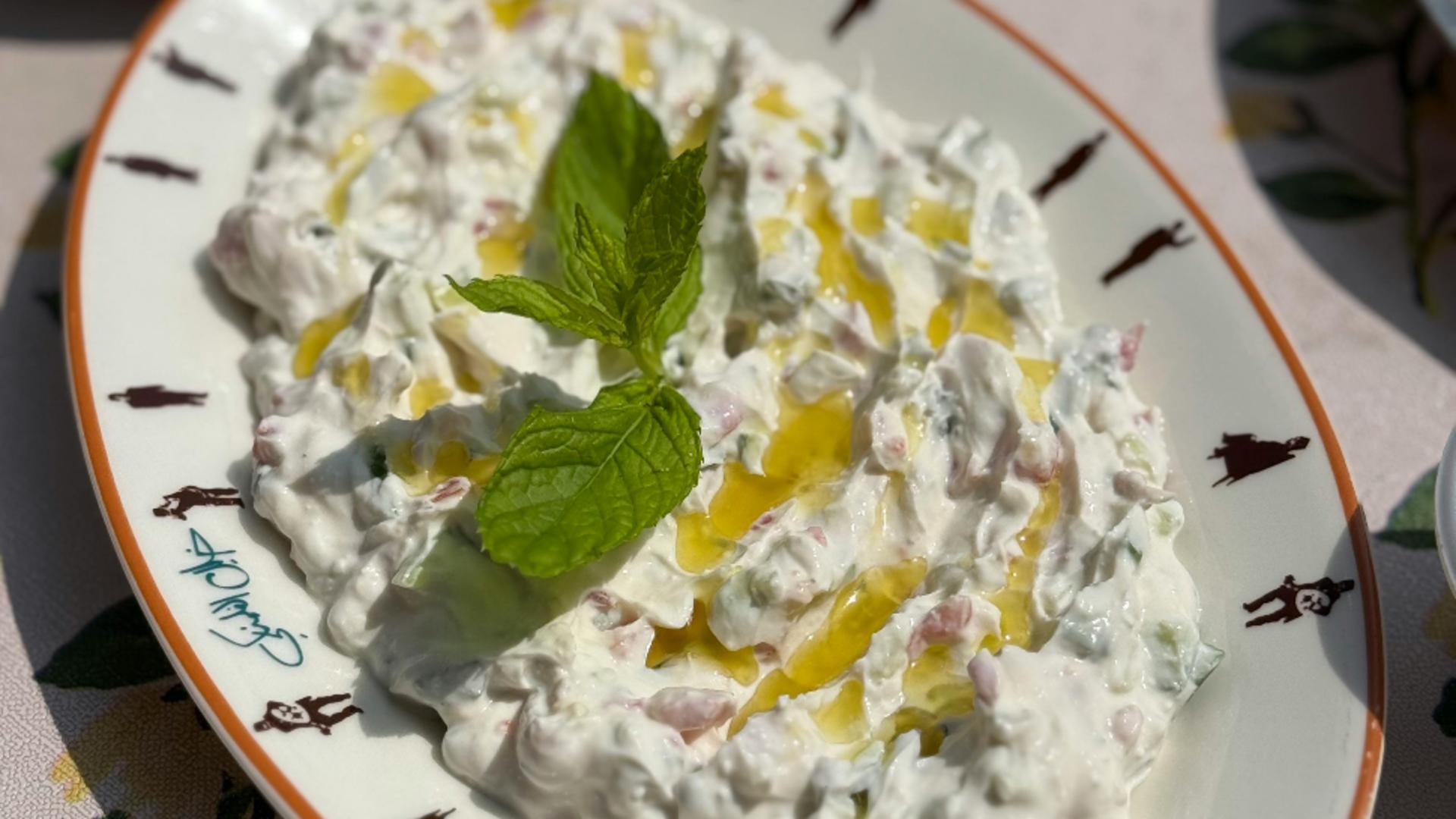 Cum să prepari cel mai bun sos tzatziki? Rețeta delicioasă din inima Greciei