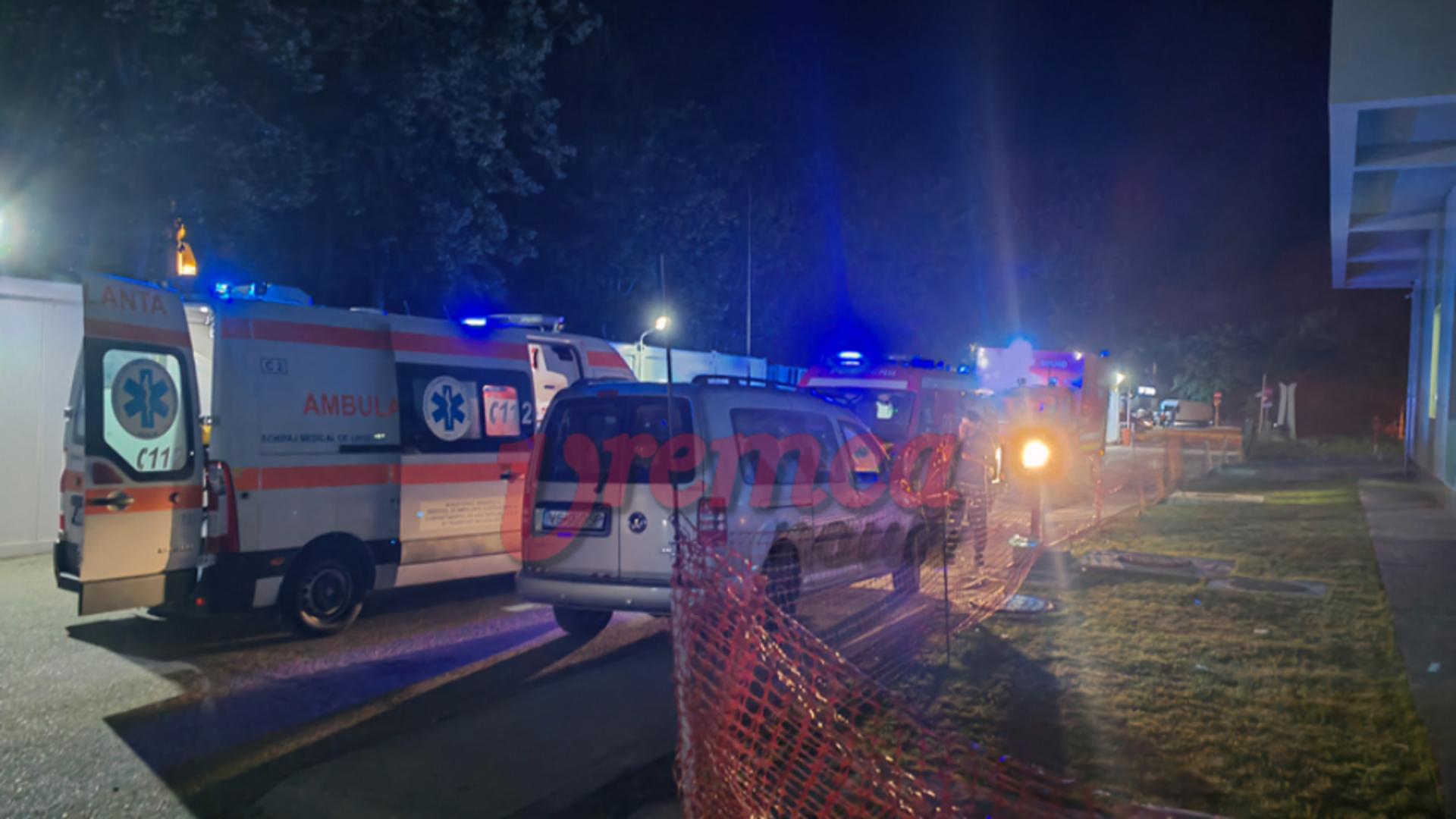 Numoeroase ambulanțe au fost trimise la intervenție