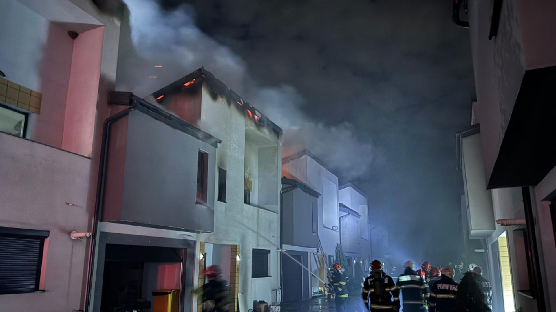  Incendiu la o casă situată într-un complex de locuințe din Tunari. Foto/ISU