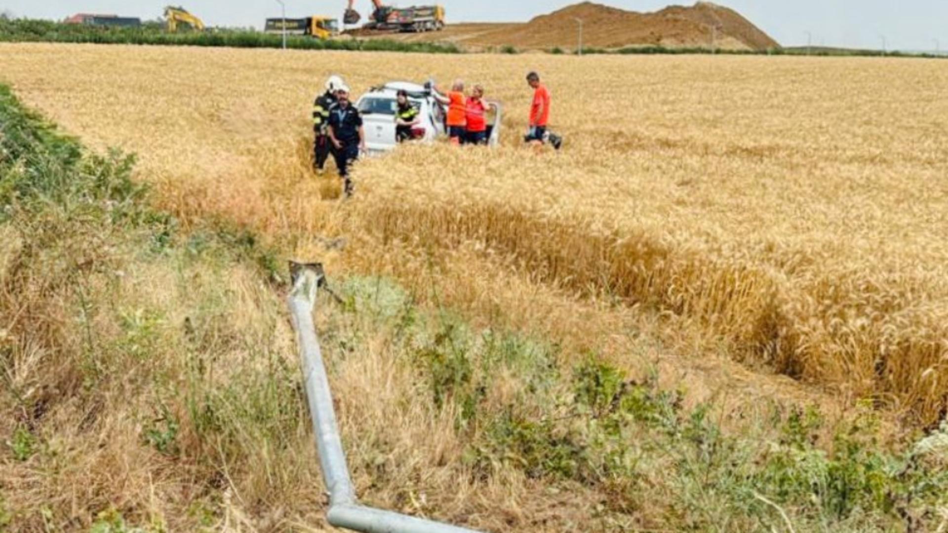 Grav accident rutier în Giurgiu. Un autoturism a intrat într-un stâlp de iluminat