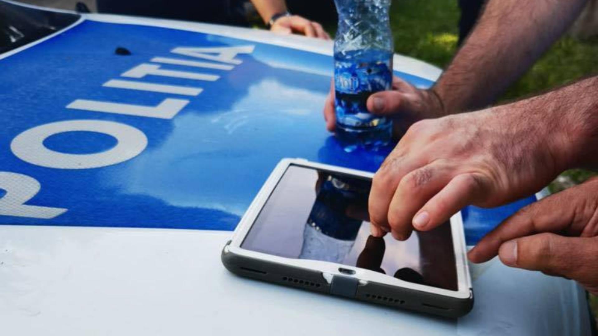 Două adolescente s-au bătut și s-au tăiat pe corp în urma unui conflict iscat pe Instagram. Poliția a emis ordin de protecție