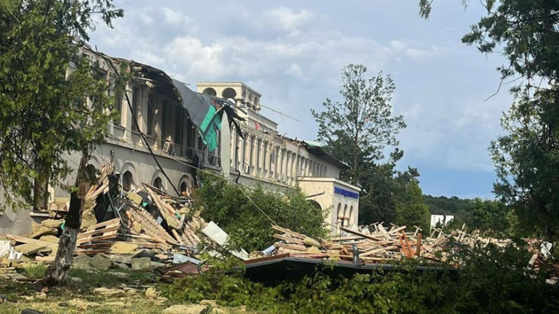 Furtuna a provocat distrugeri majore la o clădire a Academiei de Poliție (ISU B-If)