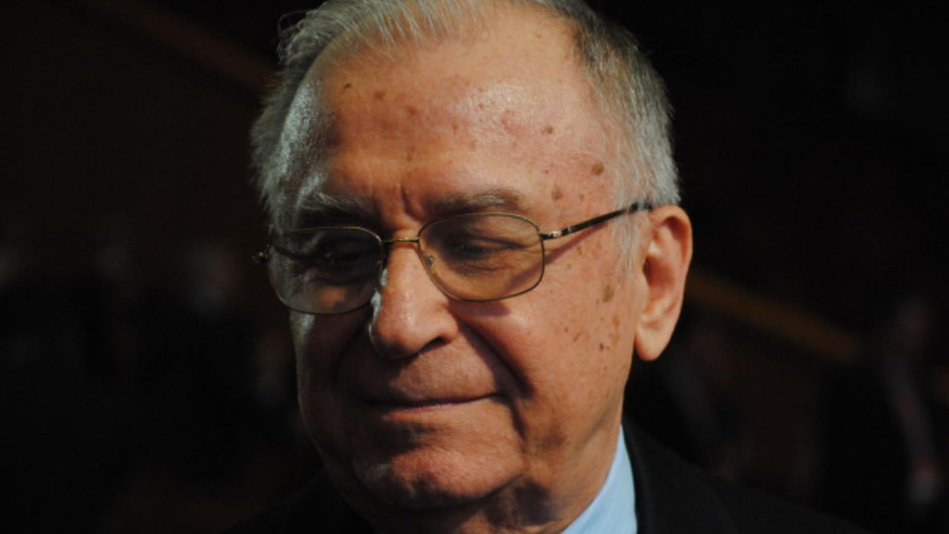 Ion Iliescu rămâne la Terapie Intensivă. Nu poate respira fără oxigen